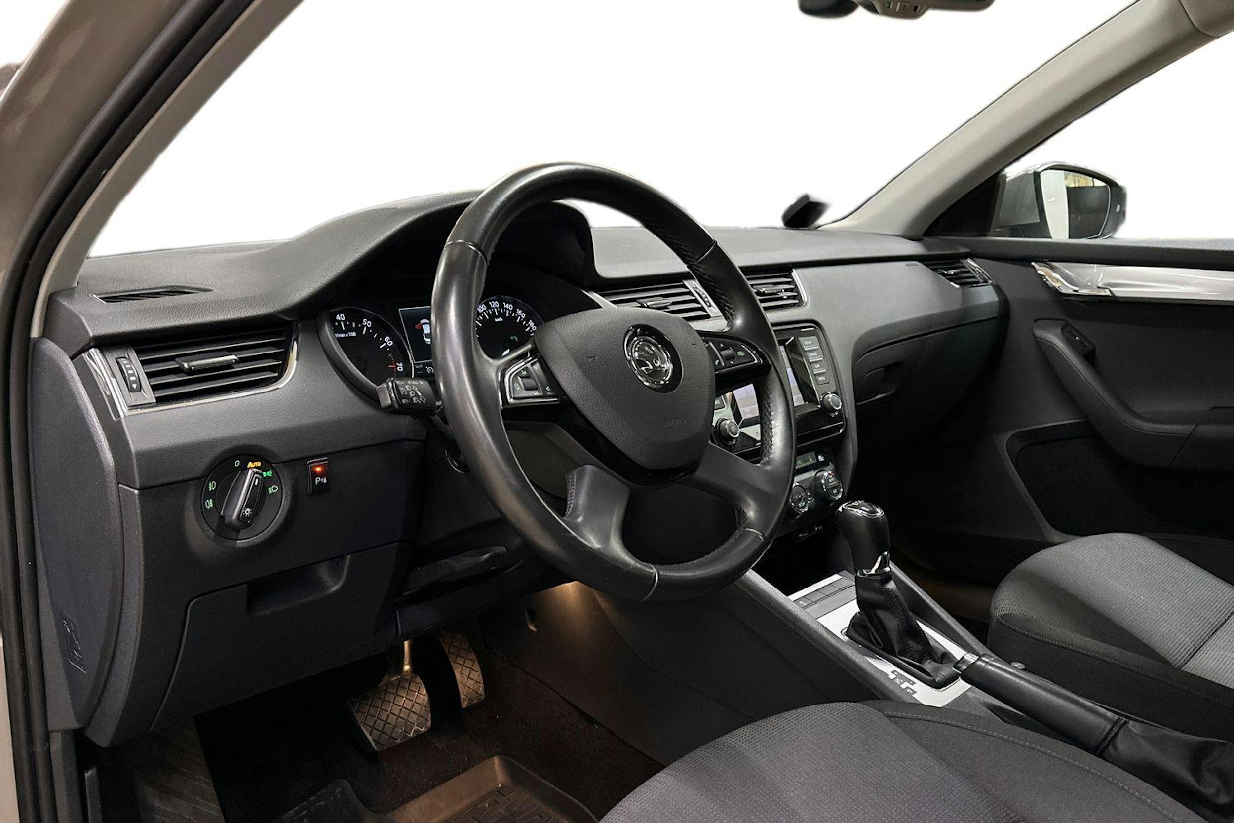 ruskea (beige) Skoda Octavia 2014 kuva 7.