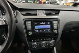 ruskea (beige) Skoda Octavia 2014 kuva 17.