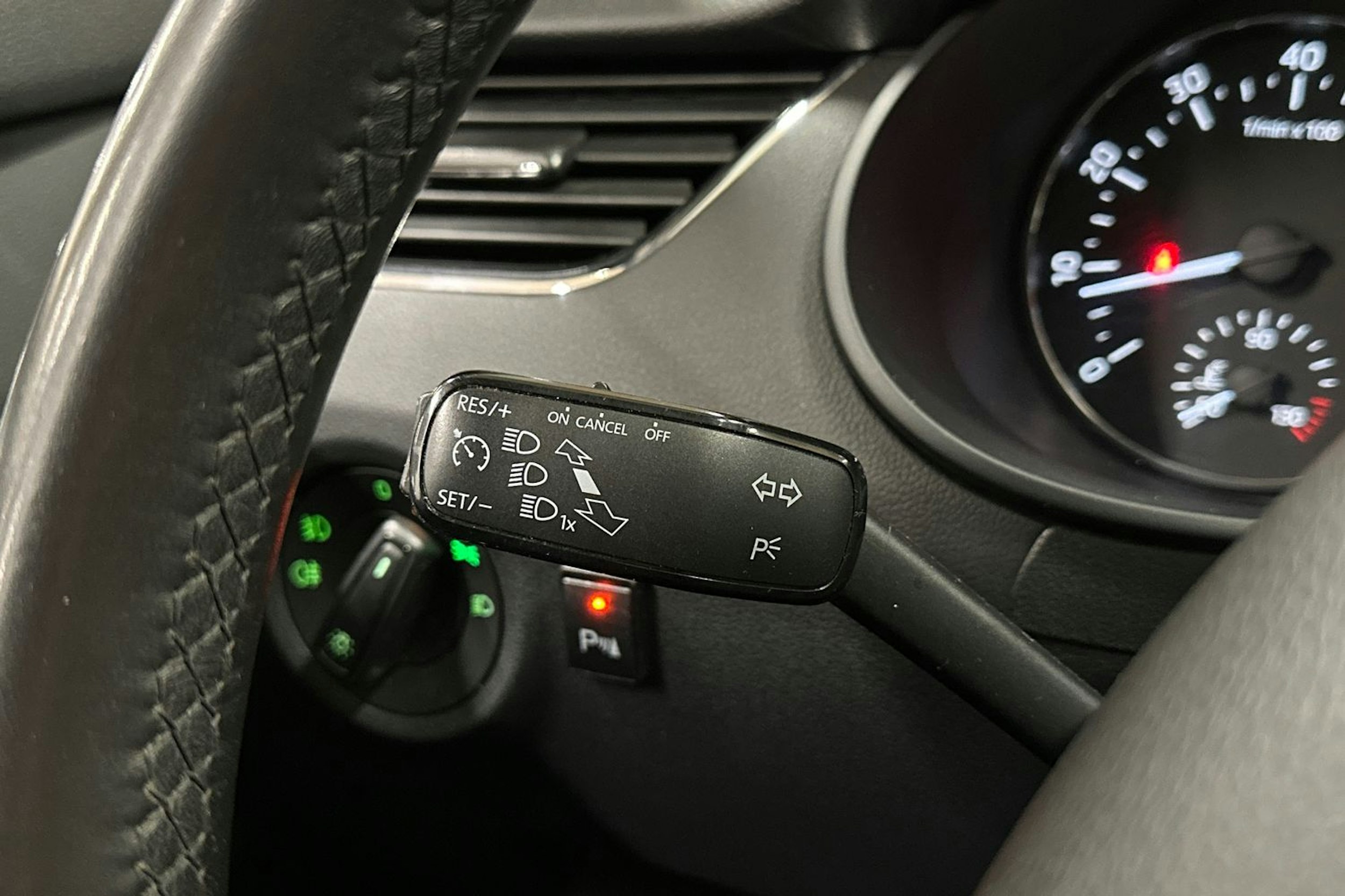 ruskea (beige) Skoda Octavia 2014 kuva 20.