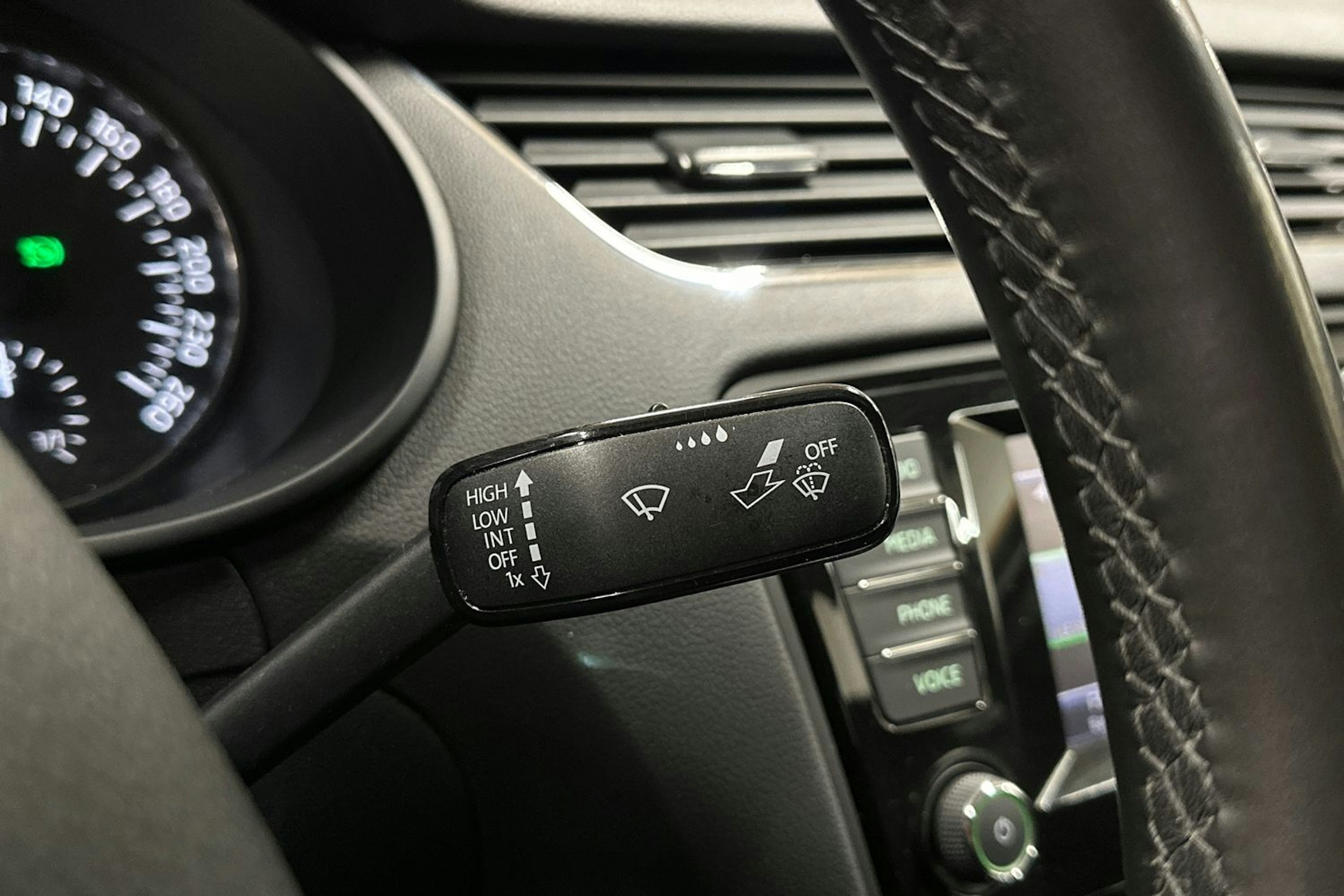 ruskea (beige) Skoda Octavia 2014 kuva 21.