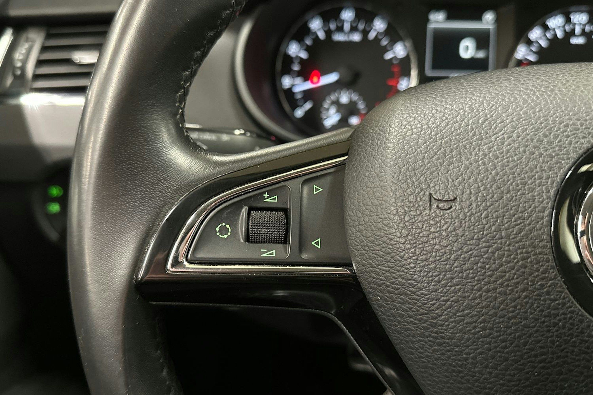 ruskea (beige) Skoda Octavia 2014 kuva 22.