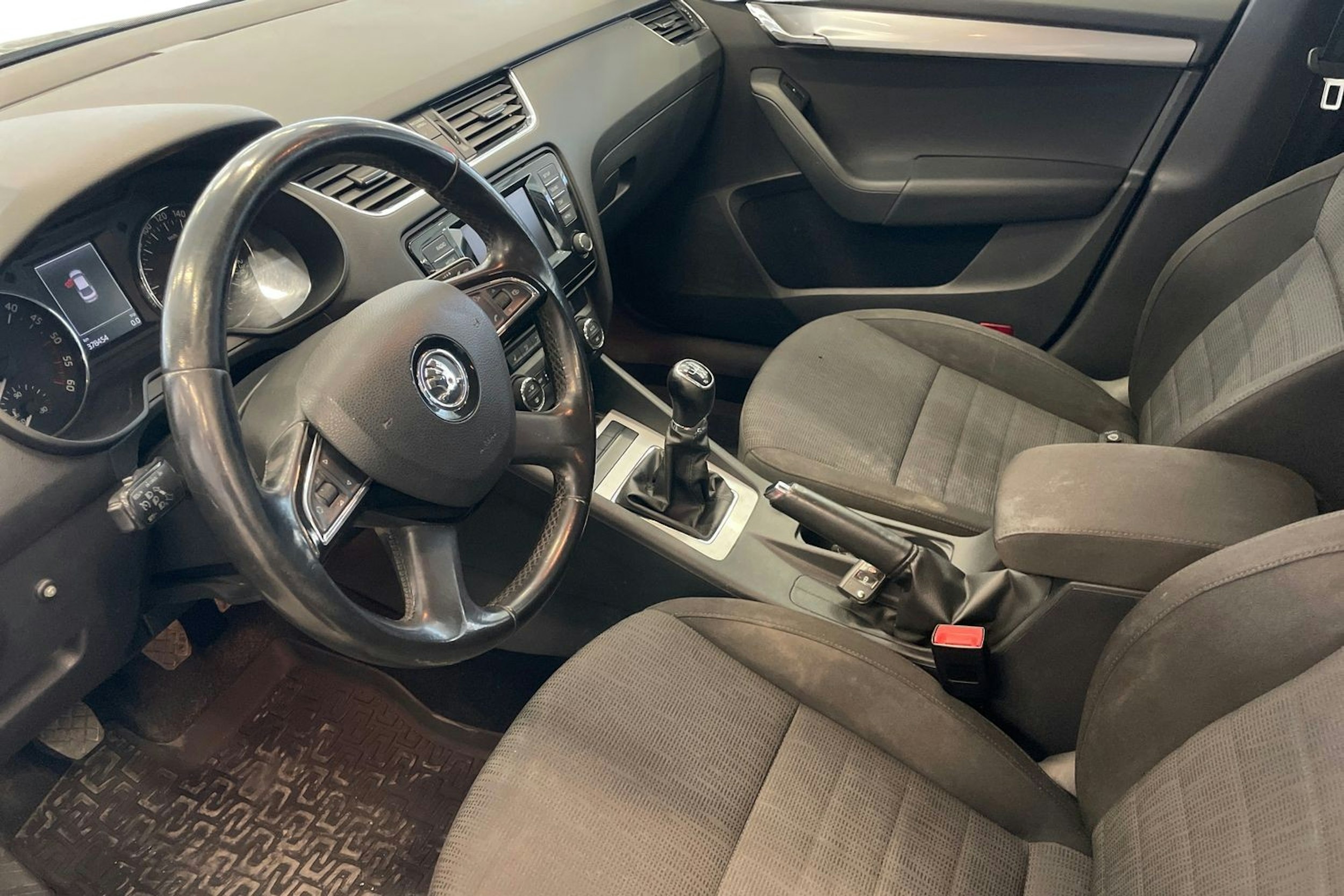 Ruskea (beige) Skoda OCTAVIA 2013 kuva 7.
