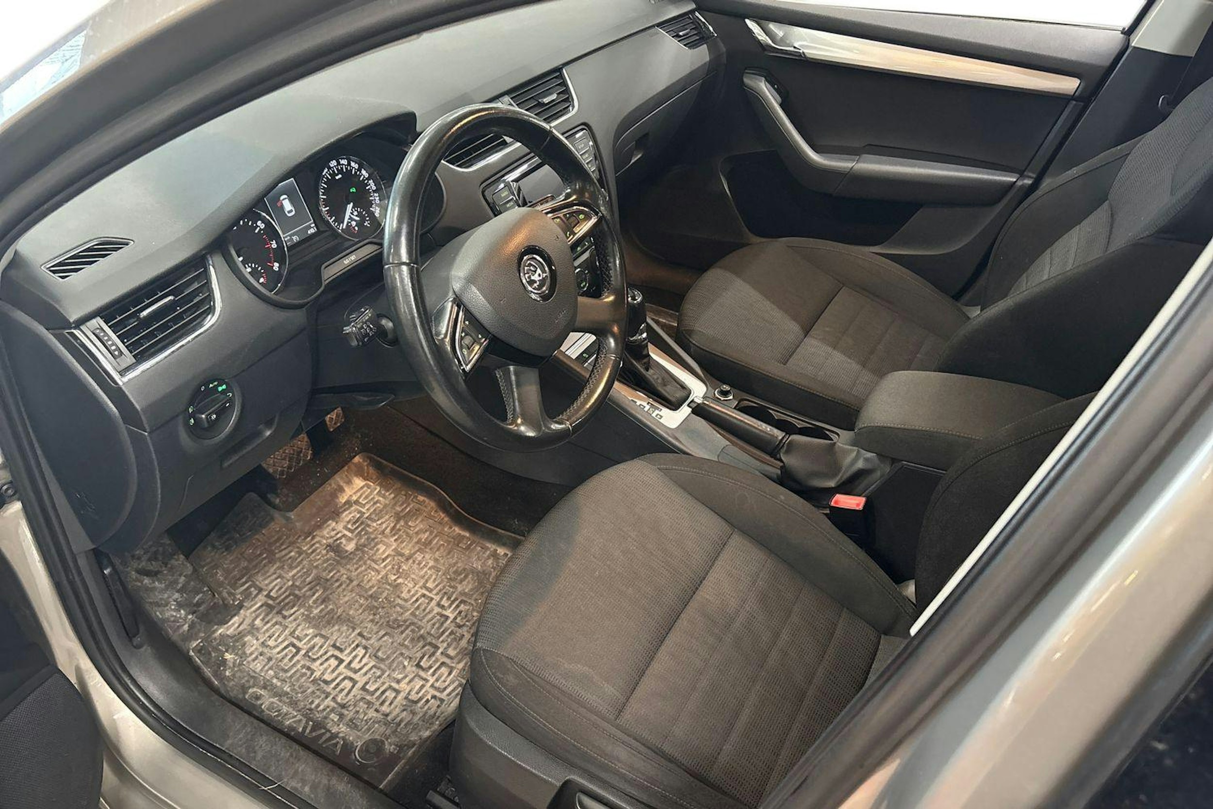 Ruskea (beige) Skoda OCTAVIA 2014 kuva 3.