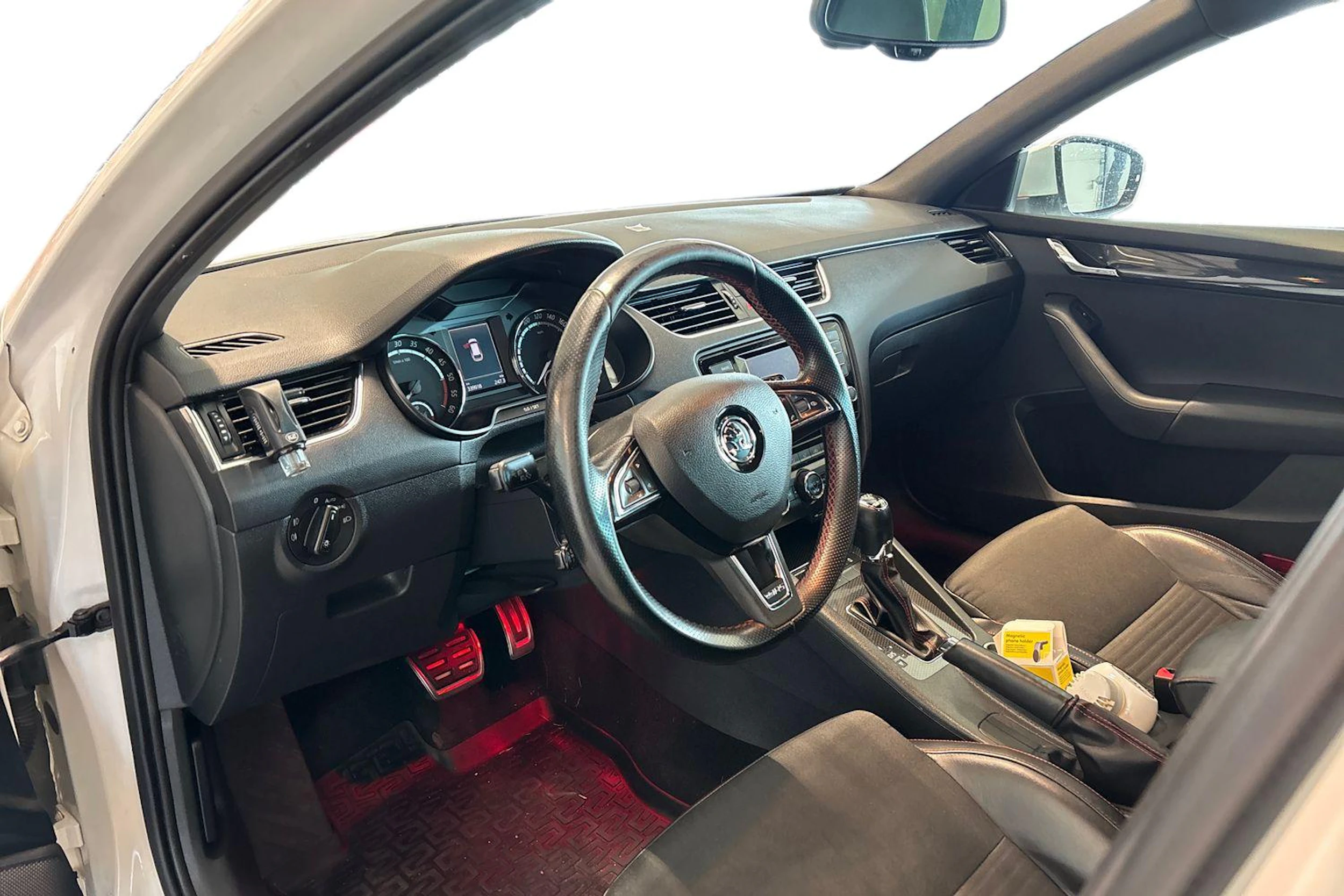 valkoinen Skoda Octavia 2014 kuva 3.