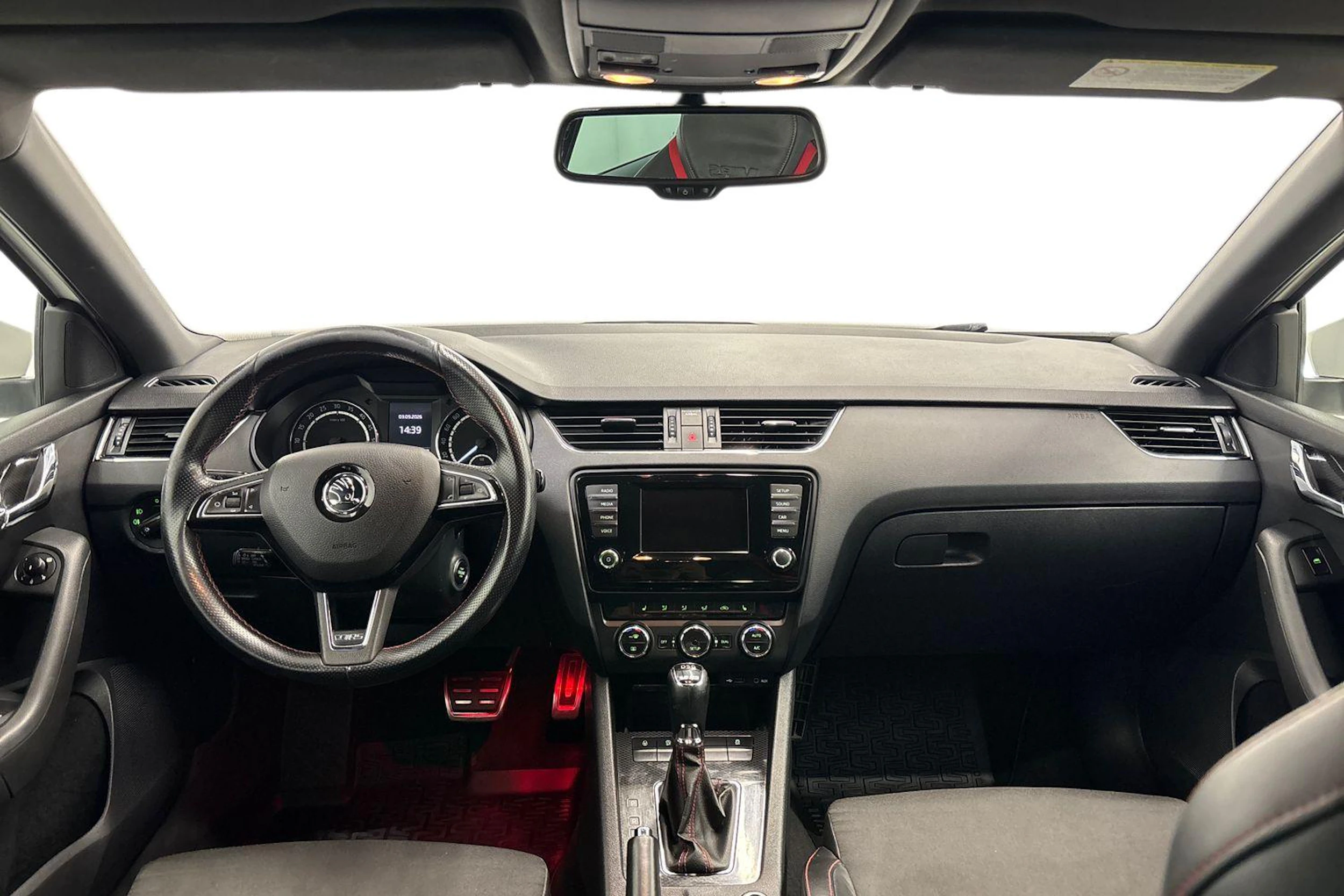 valkoinen Skoda Octavia 2014 kuva 7.