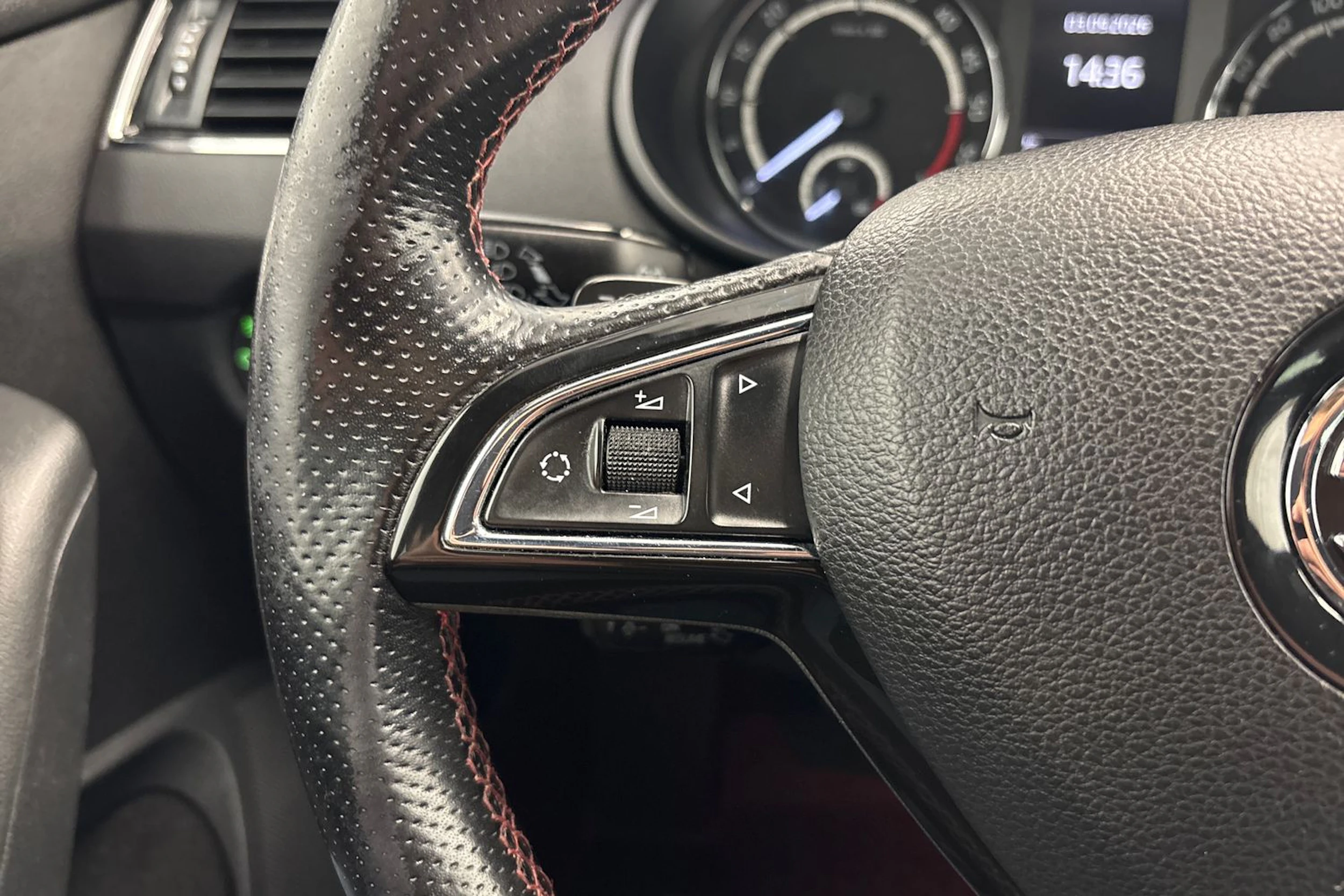valkoinen Skoda Octavia 2014 kuva 11.