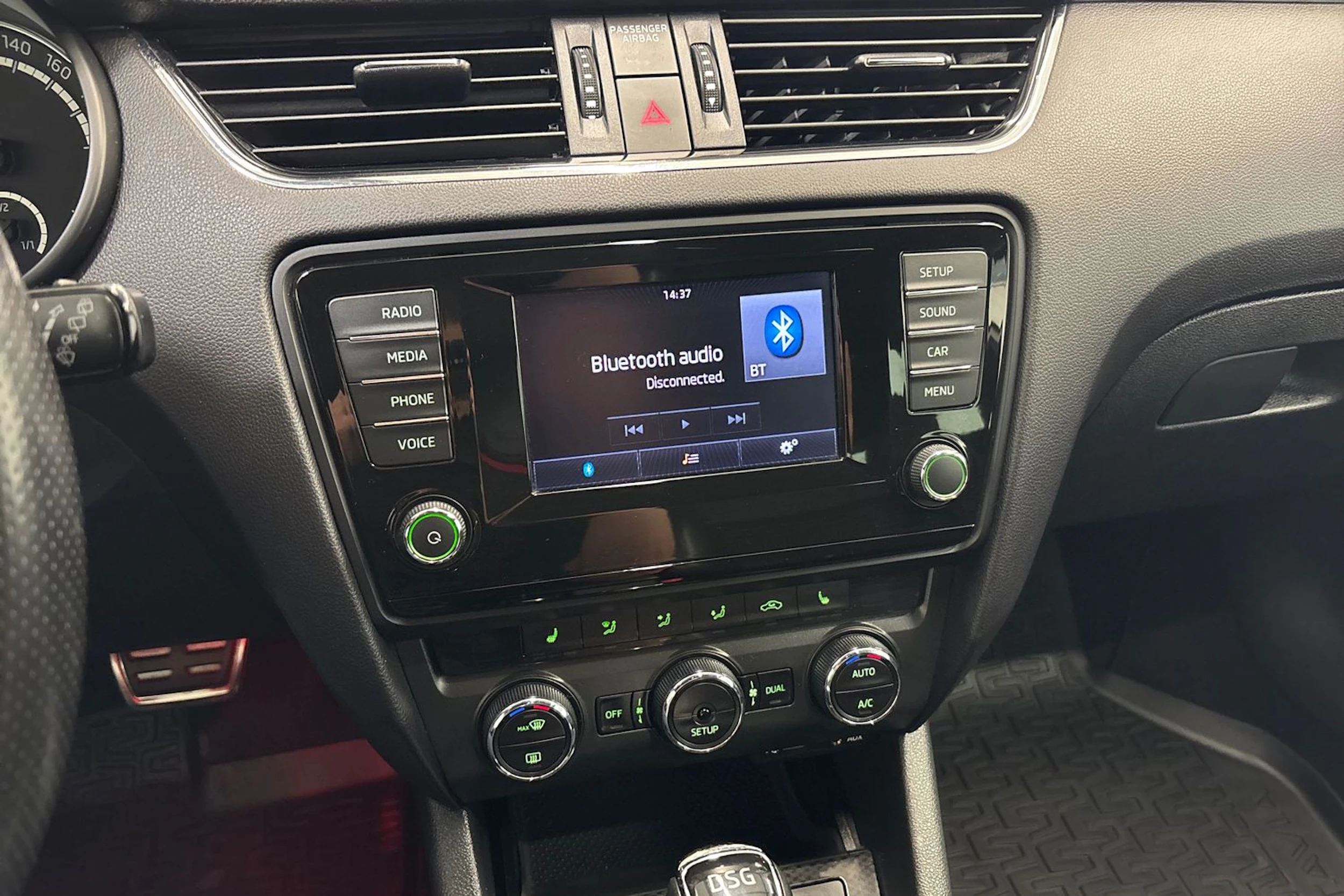 valkoinen Skoda Octavia 2014 kuva 13.