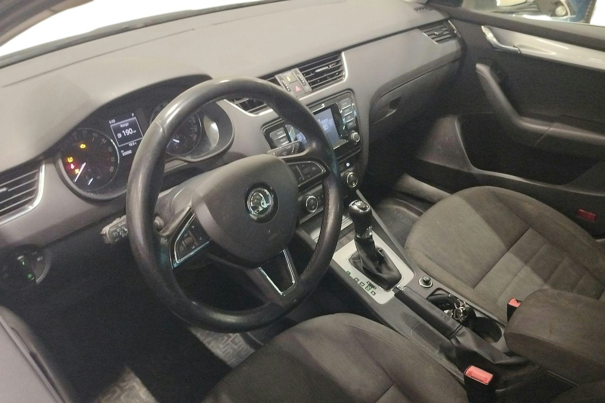 valkoinen Skoda Octavia 2014 kuva 6.