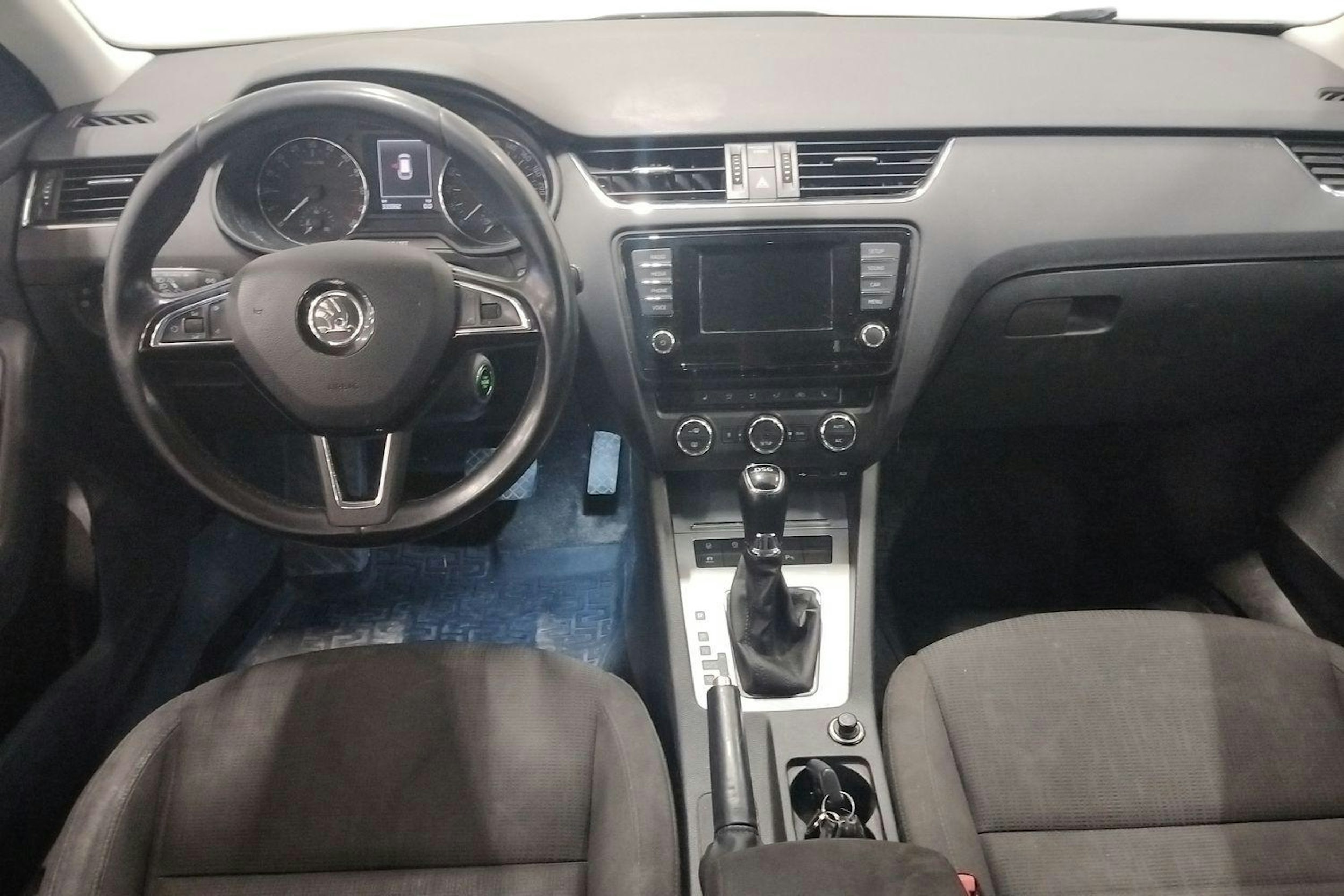 valkoinen Skoda Octavia 2014 kuva 7.