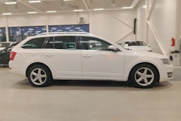 valkoinen Skoda Octavia 2014 kuva 15.
