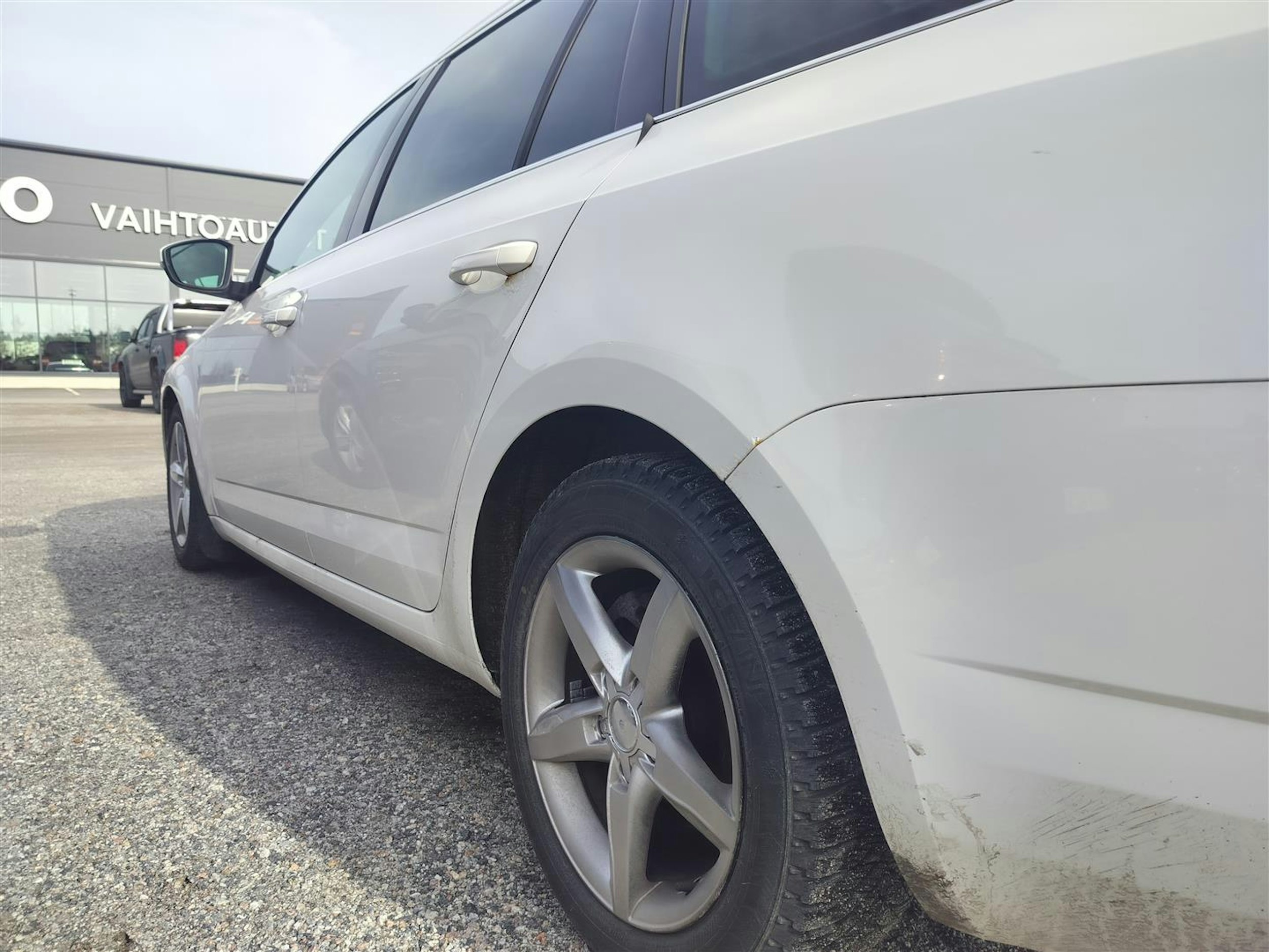 valkoinen Skoda Octavia 2014 kuva 19.