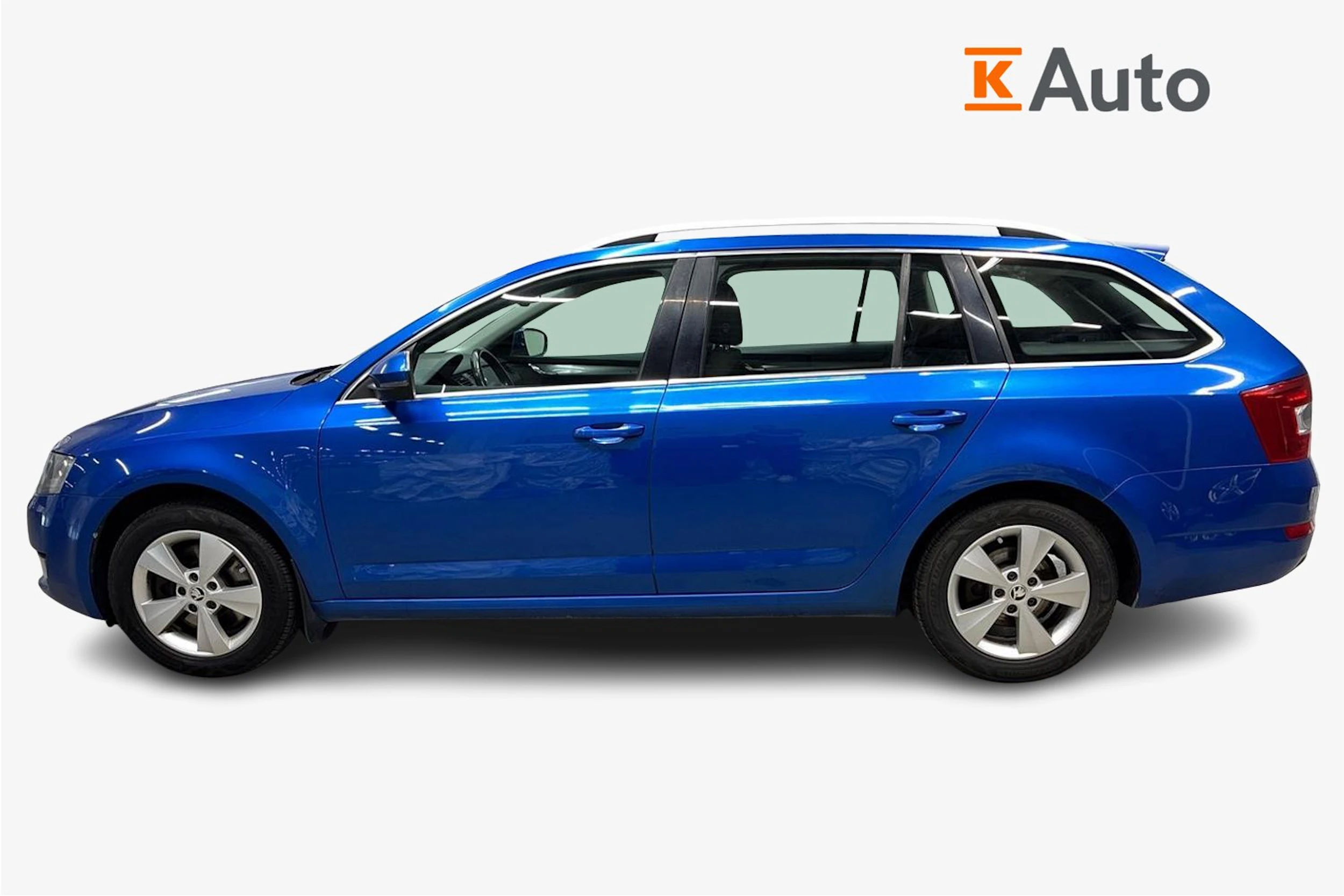 sininen Skoda Octavia 2014 kuva 5.
