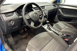 sininen Skoda Octavia 2014 kuva 6.