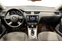 sininen Skoda Octavia 2014 kuva 7.