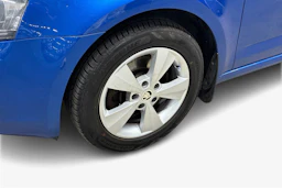 sininen Skoda Octavia 2014 kuva 9.