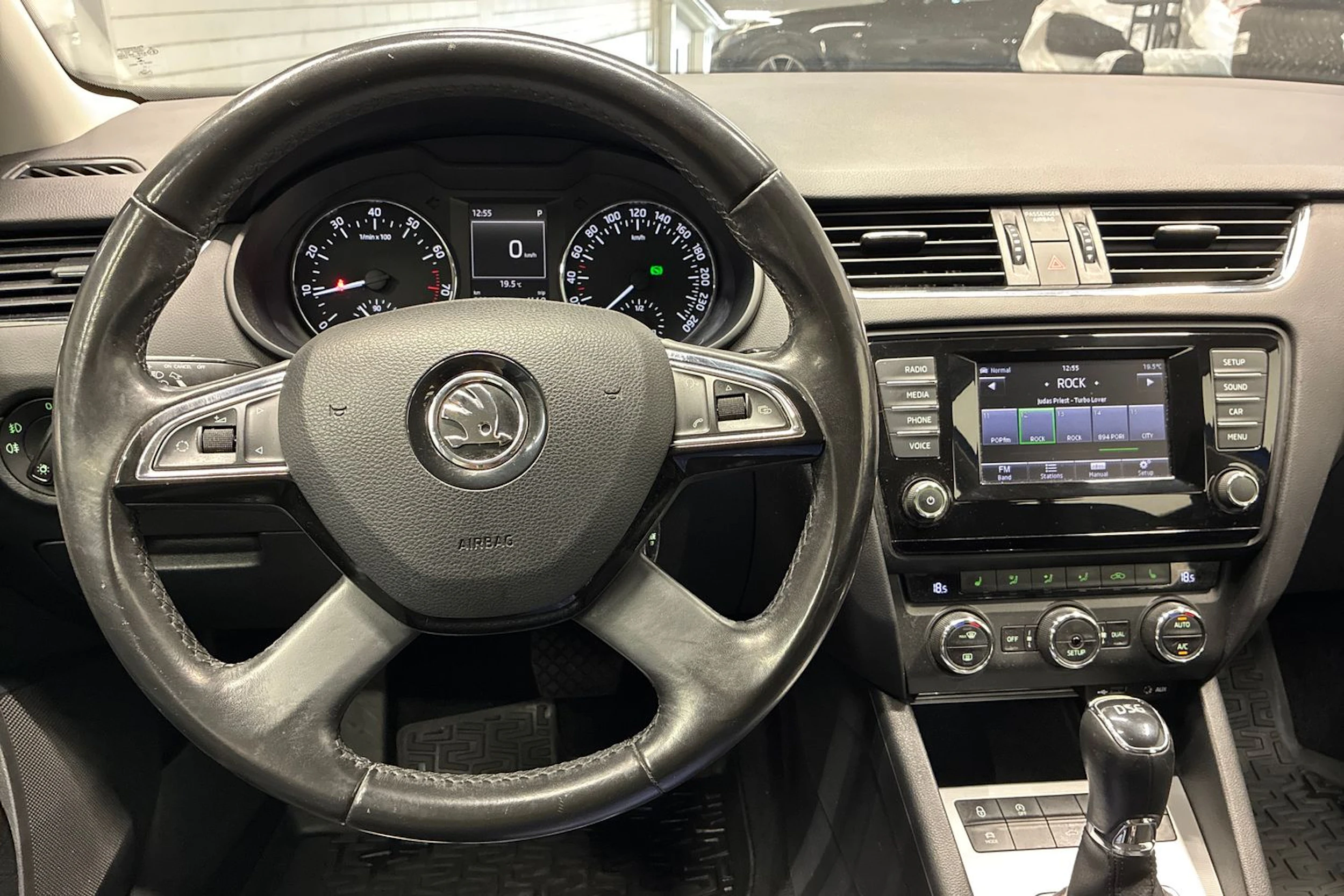 sininen Skoda Octavia 2014 kuva 11.