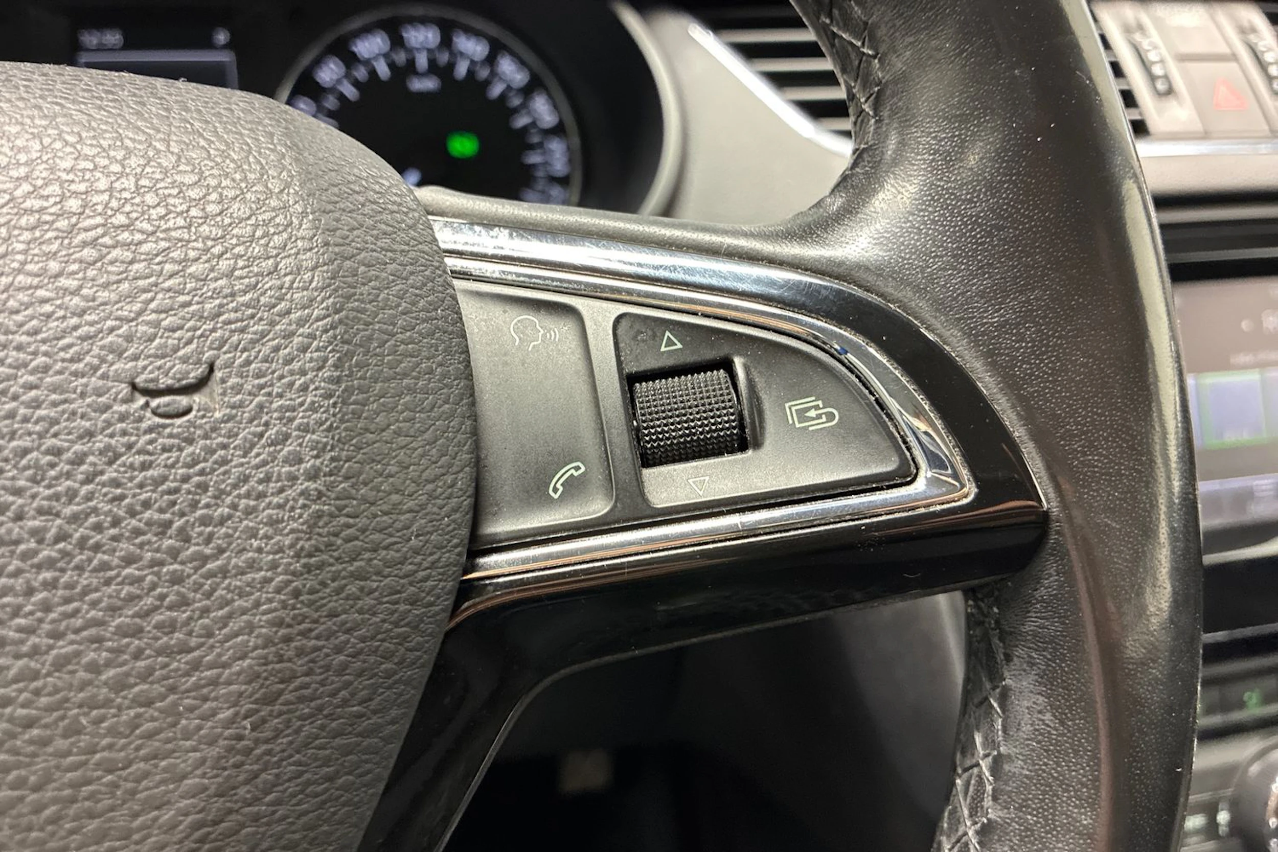 sininen Skoda Octavia 2014 kuva 14.