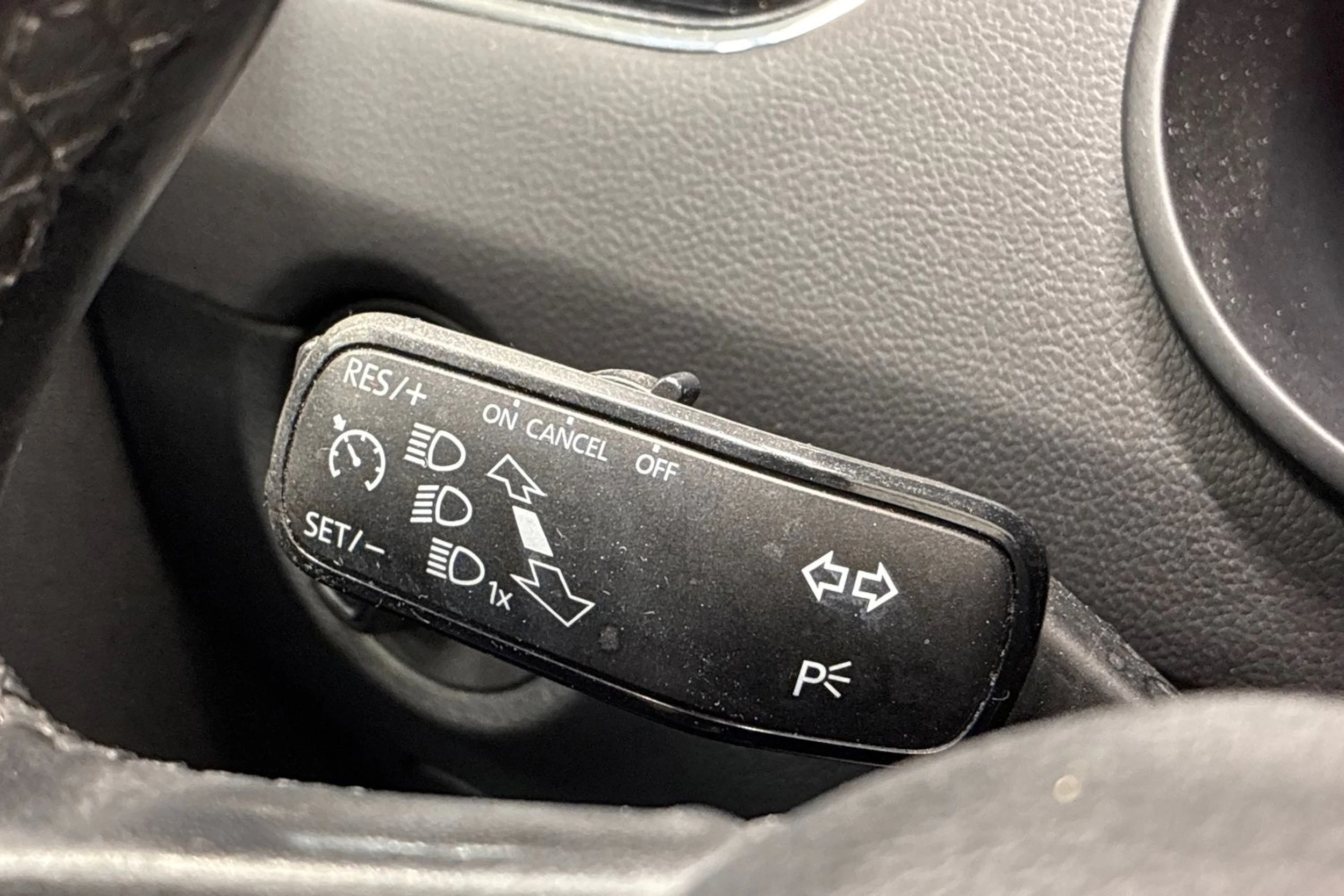 sininen Skoda Octavia 2014 kuva 15.