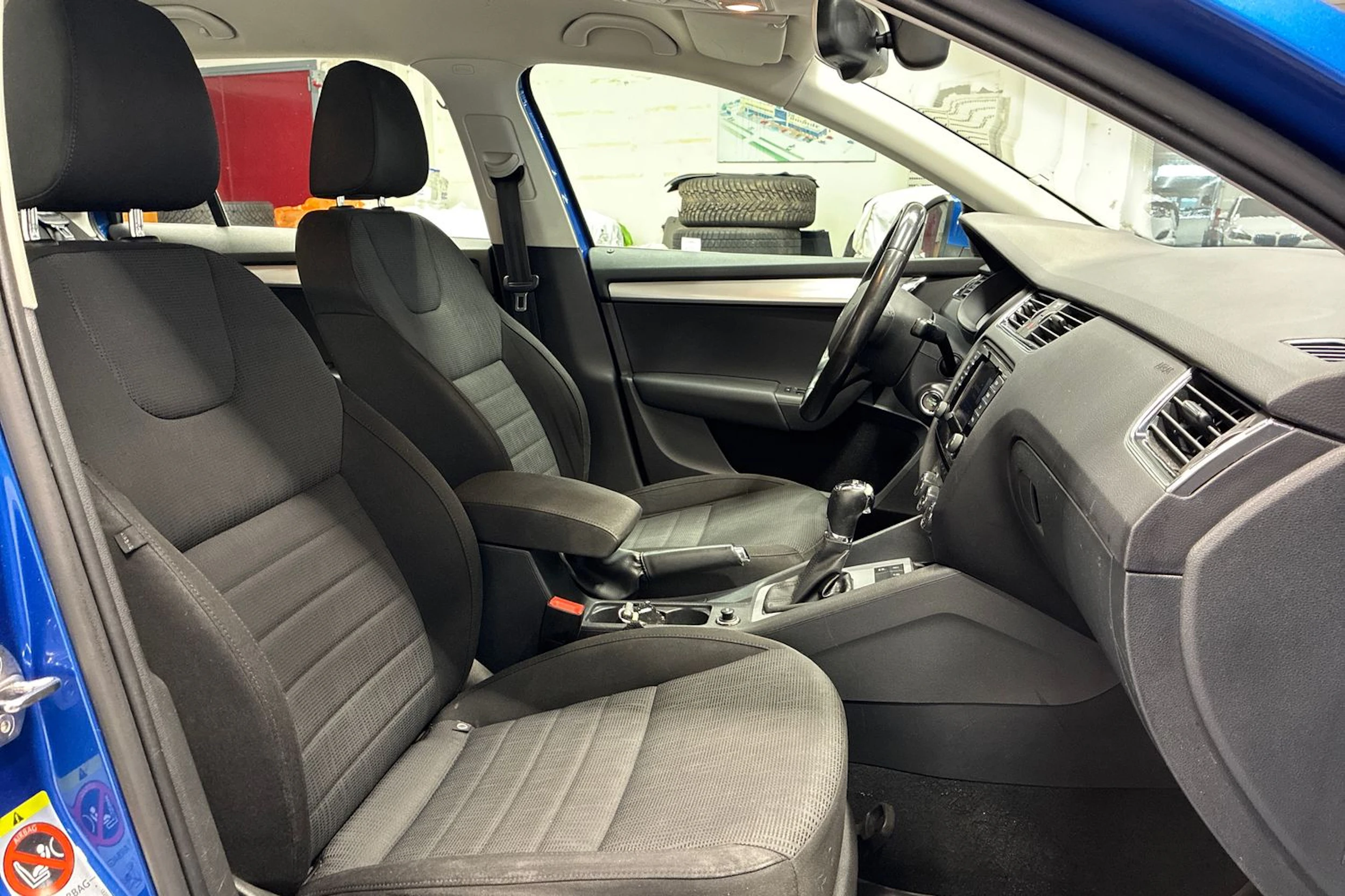 sininen Skoda Octavia 2014 kuva 26.