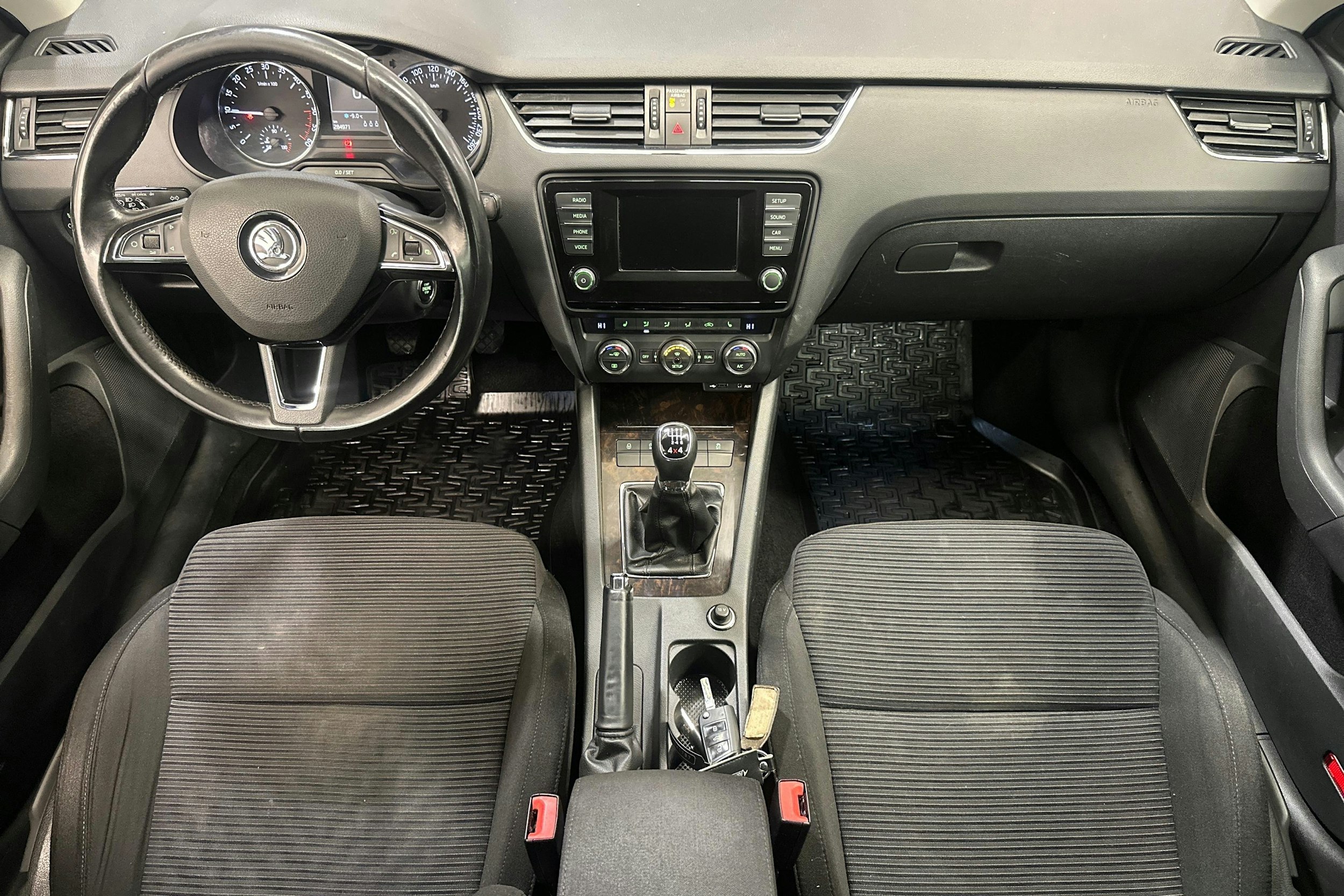 ruskea (beige) Skoda Octavia 2014 kuva 9.