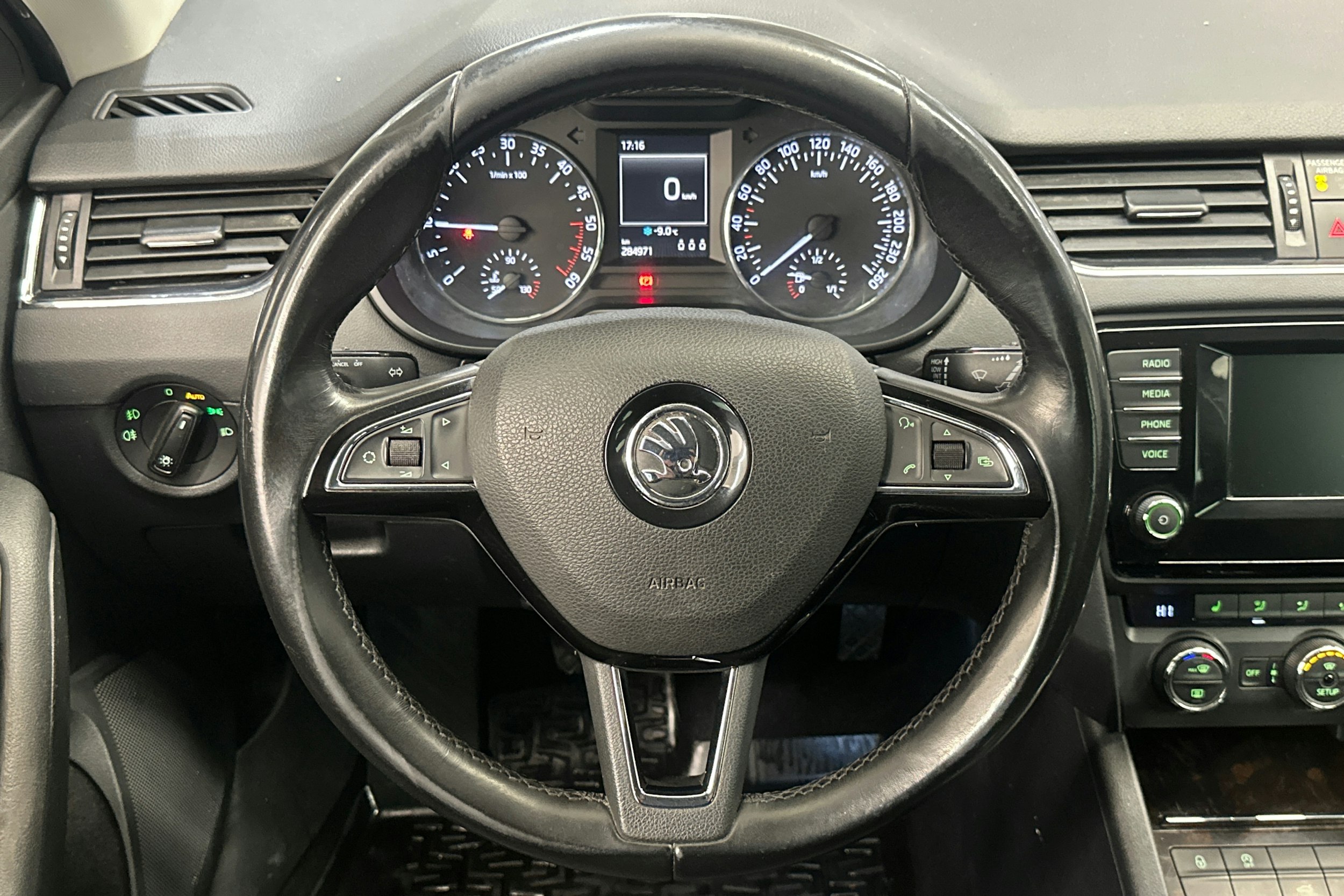 ruskea (beige) Skoda Octavia 2014 kuva 14.
