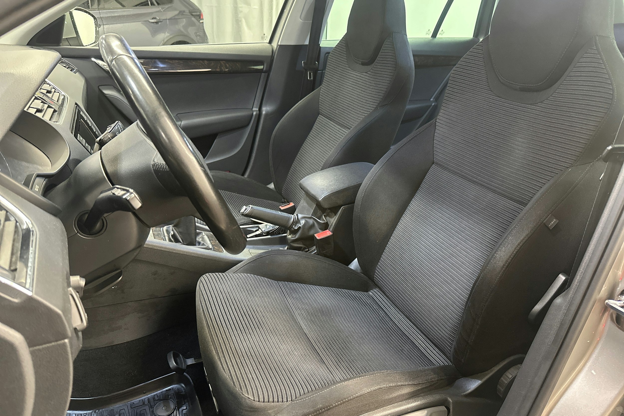 ruskea (beige) Skoda Octavia 2014 kuva 15.