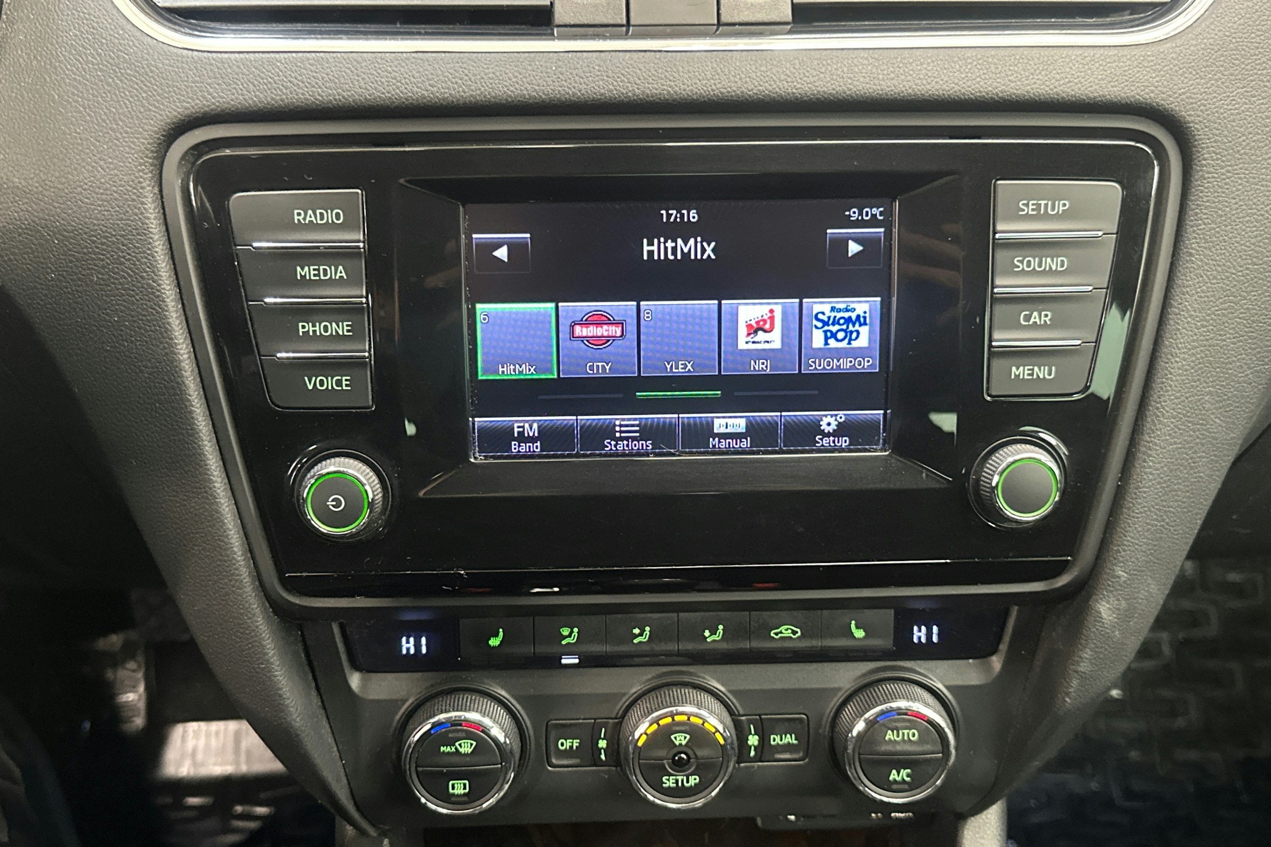 ruskea (beige) Skoda Octavia 2014 kuva 17.