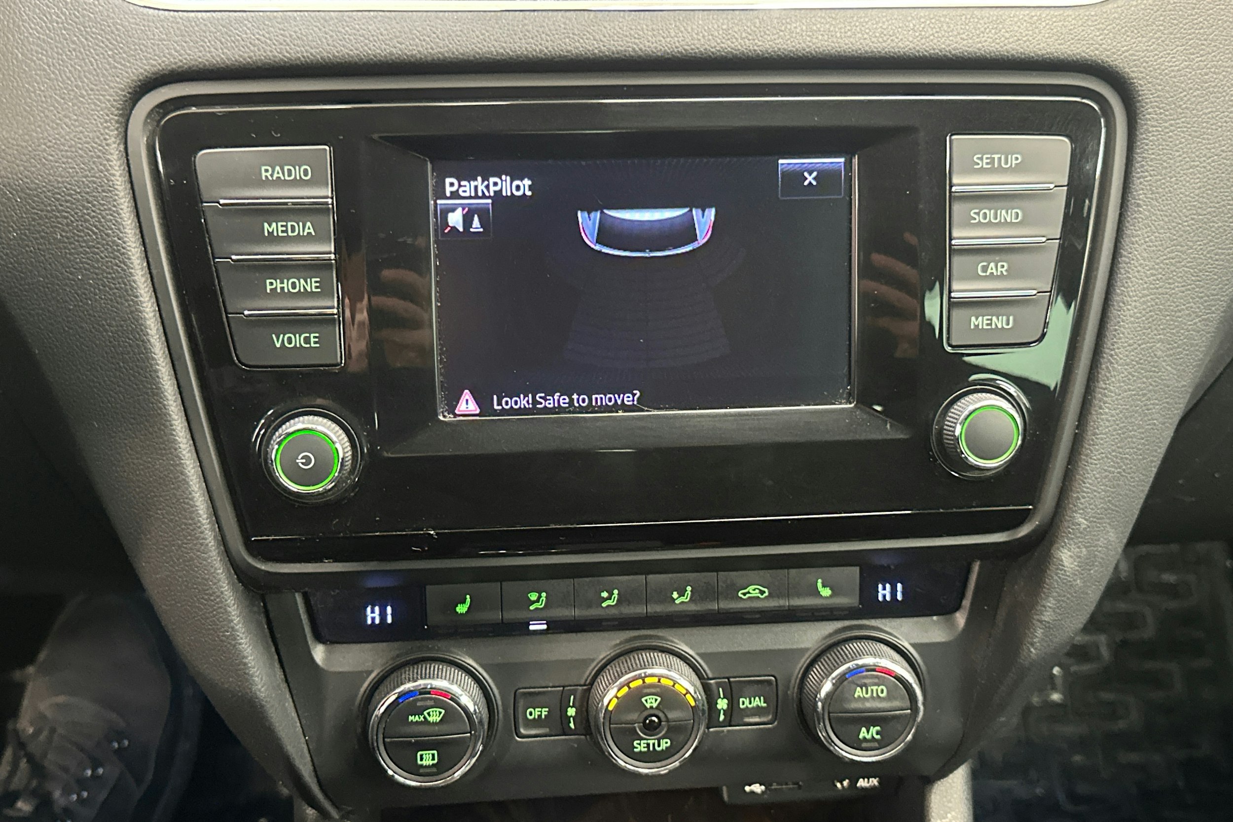 ruskea (beige) Skoda Octavia 2014 kuva 18.