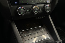 ruskea (beige) Skoda Octavia 2014 kuva 19.