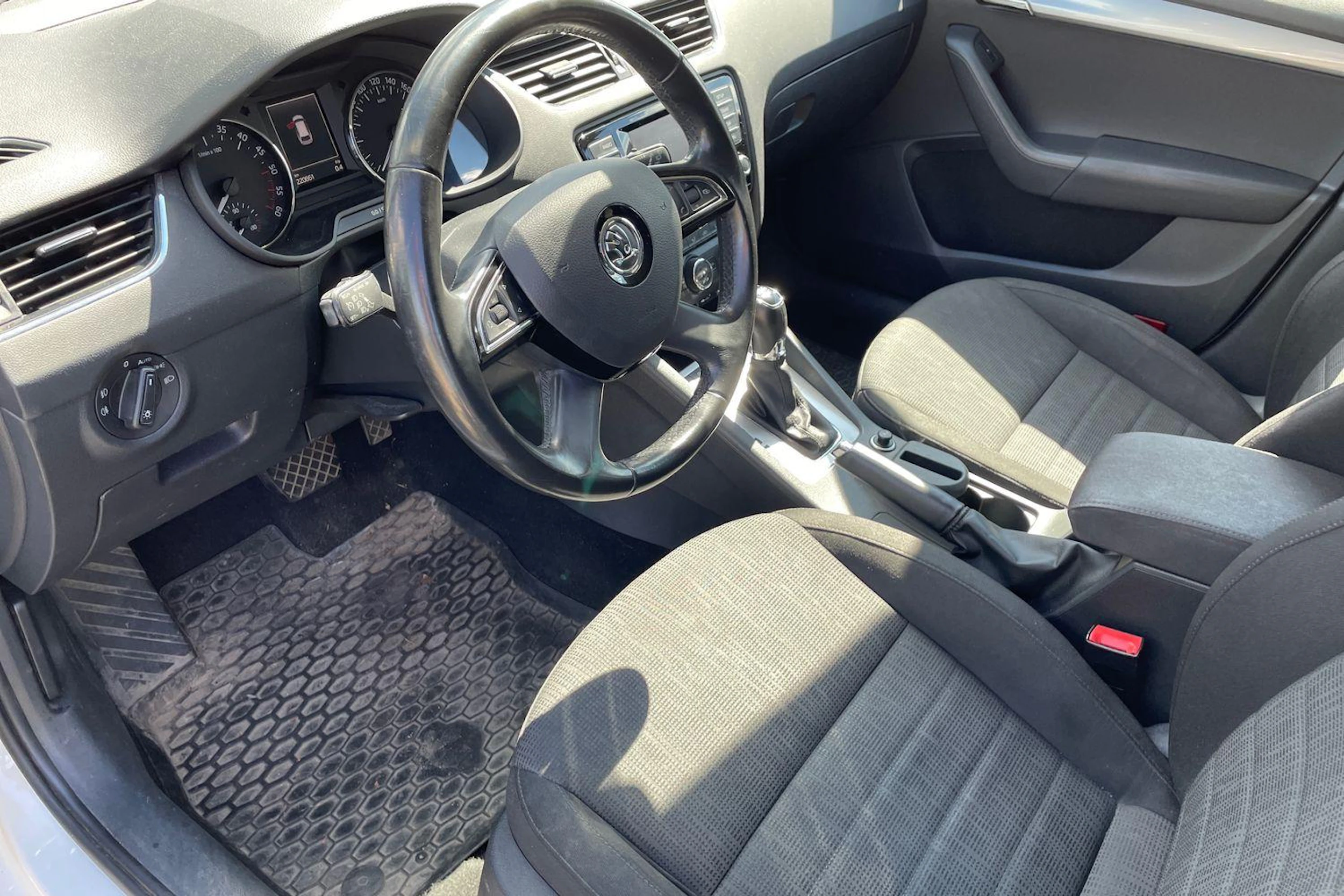 valkoinen Skoda Octavia 2014 kuva 3.