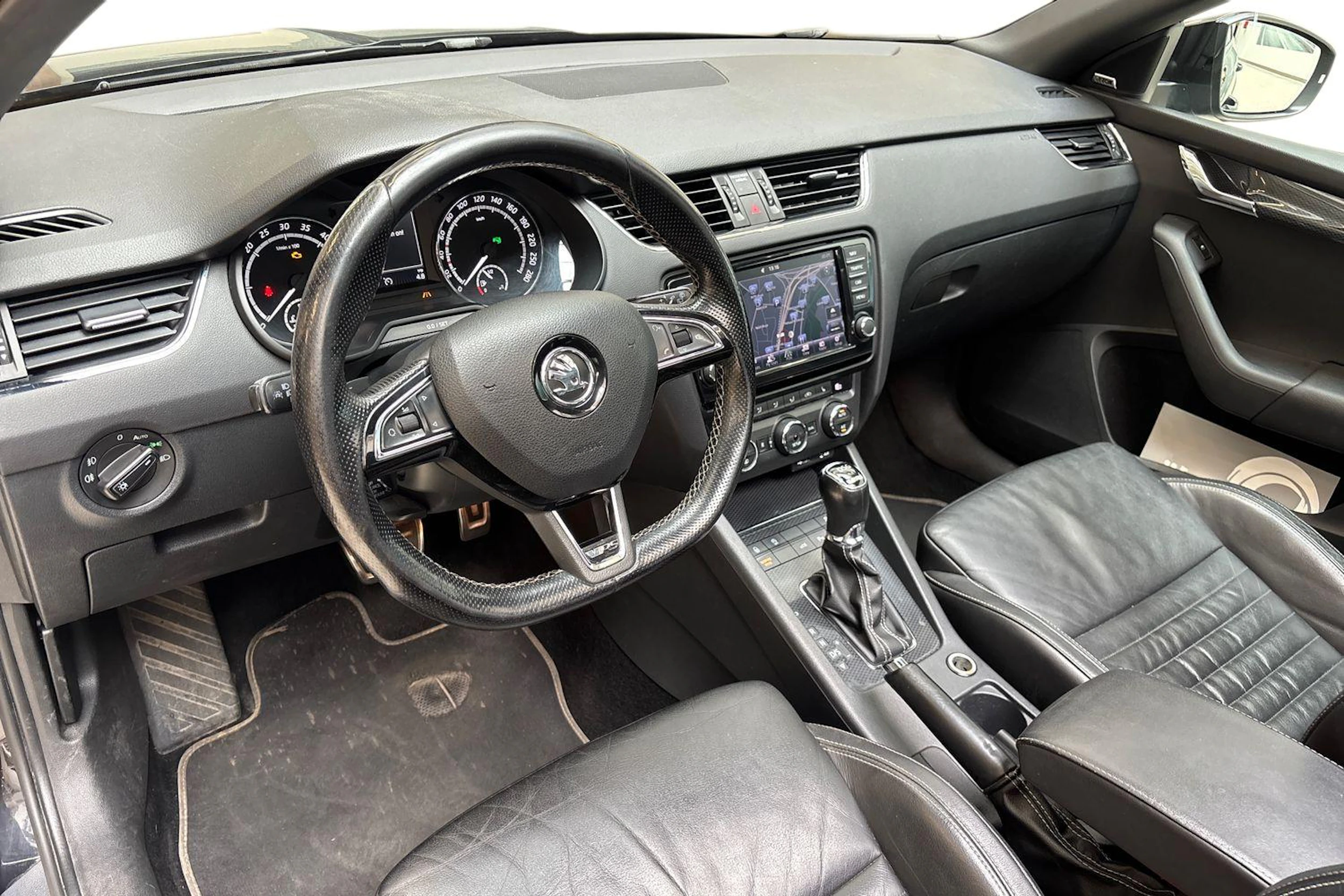 Musta Skoda OCTAVIA 2014 kuva 6.