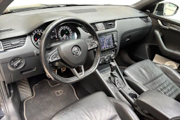 Musta Skoda OCTAVIA 2014 kuva 6.
