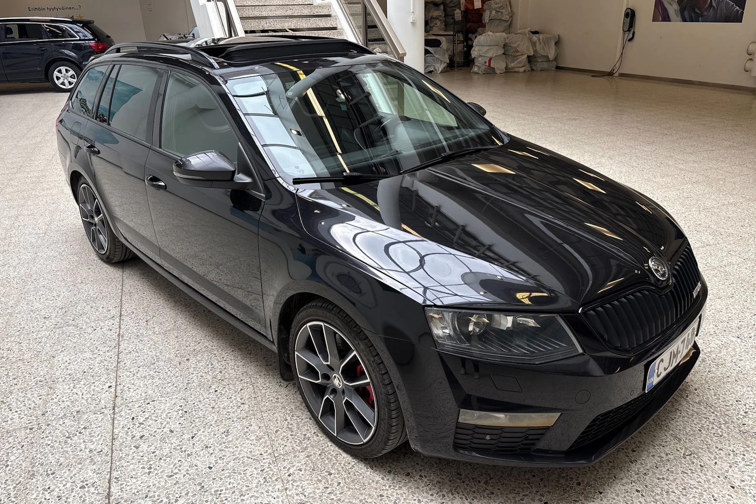 Musta Skoda OCTAVIA 2014 kuva 13.