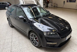 Musta Skoda OCTAVIA 2014 kuva 13.