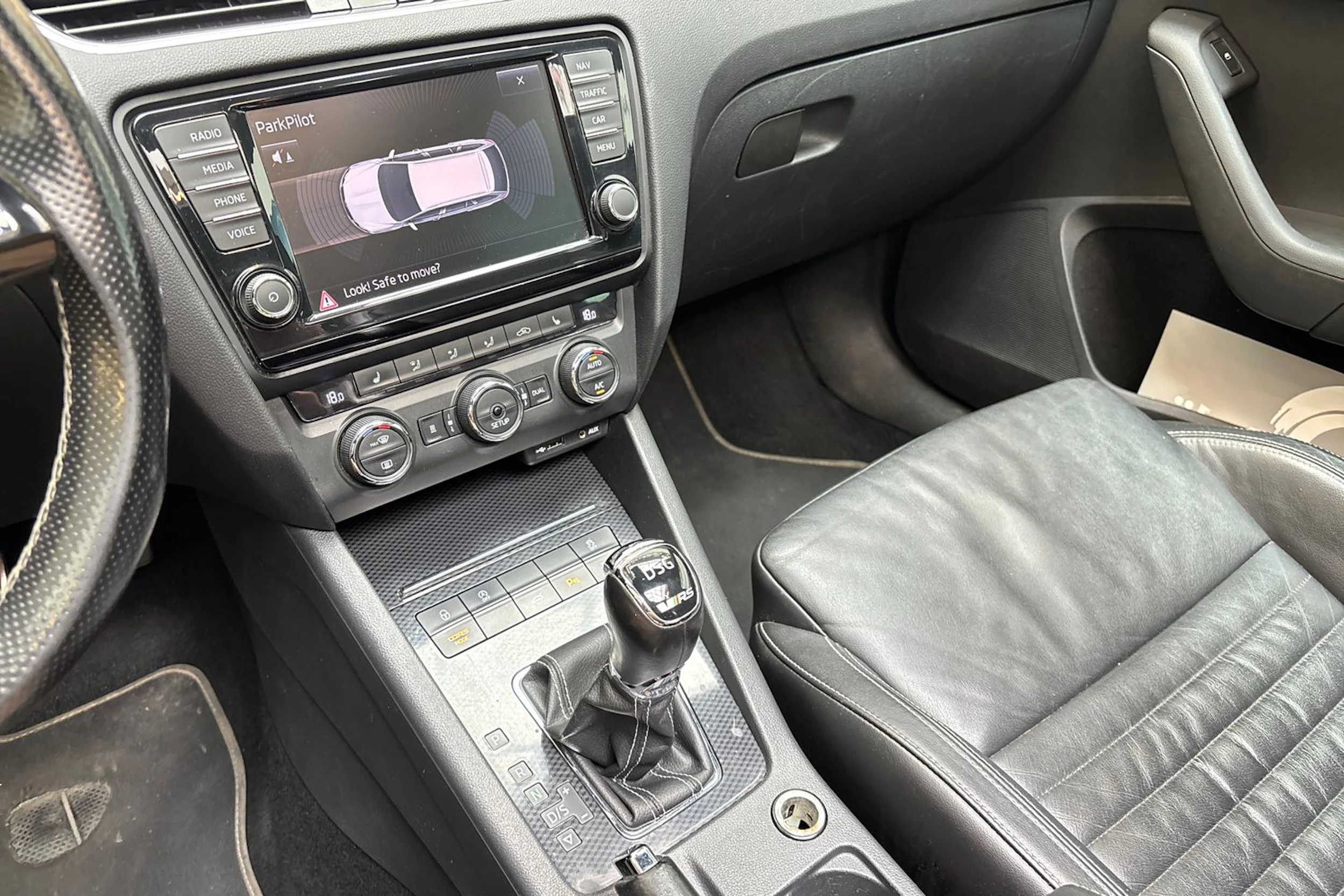 Musta Skoda OCTAVIA 2014 kuva 29.