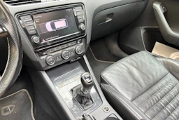 Musta Skoda OCTAVIA 2014 kuva 29.