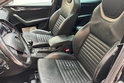 Musta Skoda OCTAVIA 2014 kuva 30.