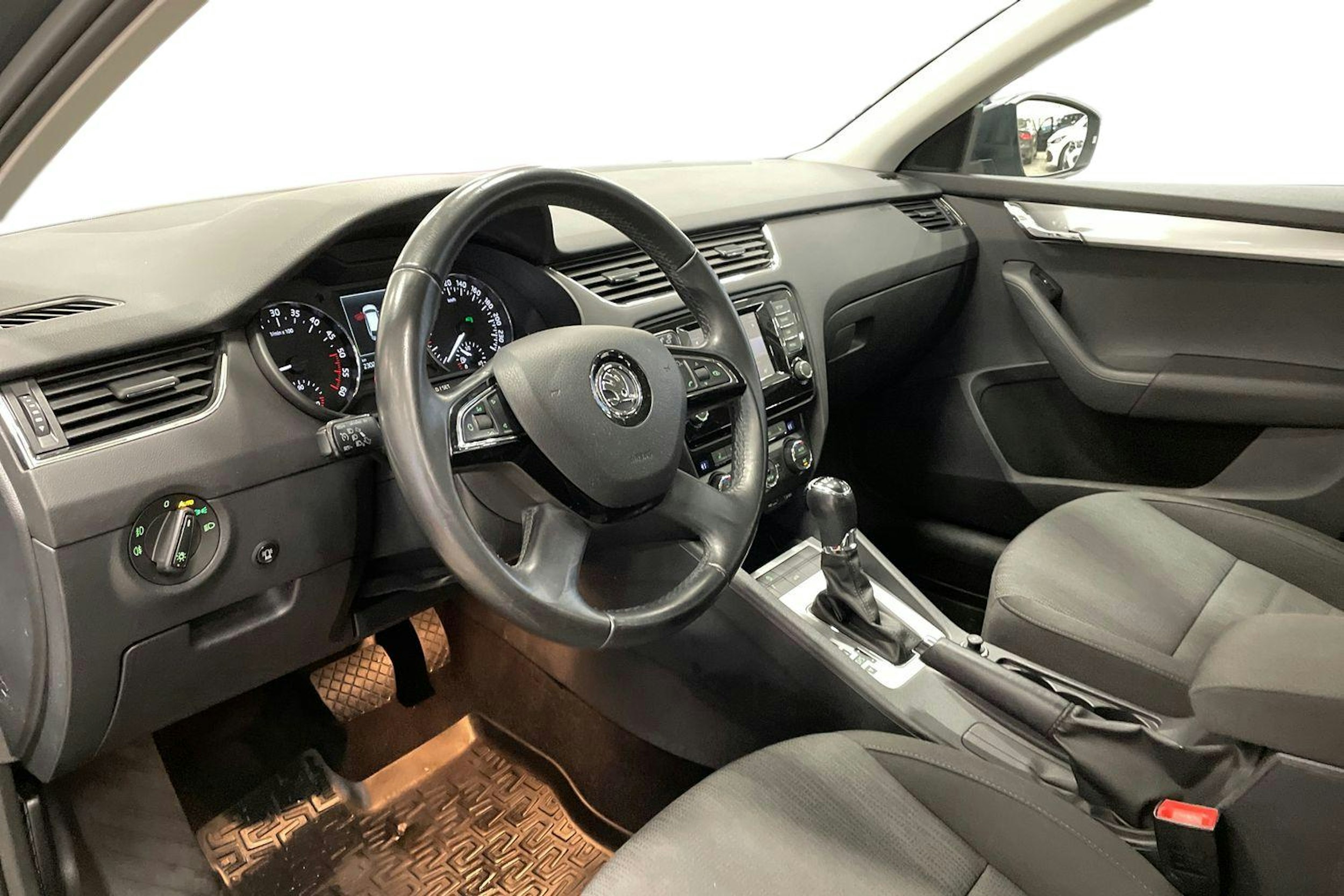 met. harmaa Skoda Octavia 2014 kuva 7.