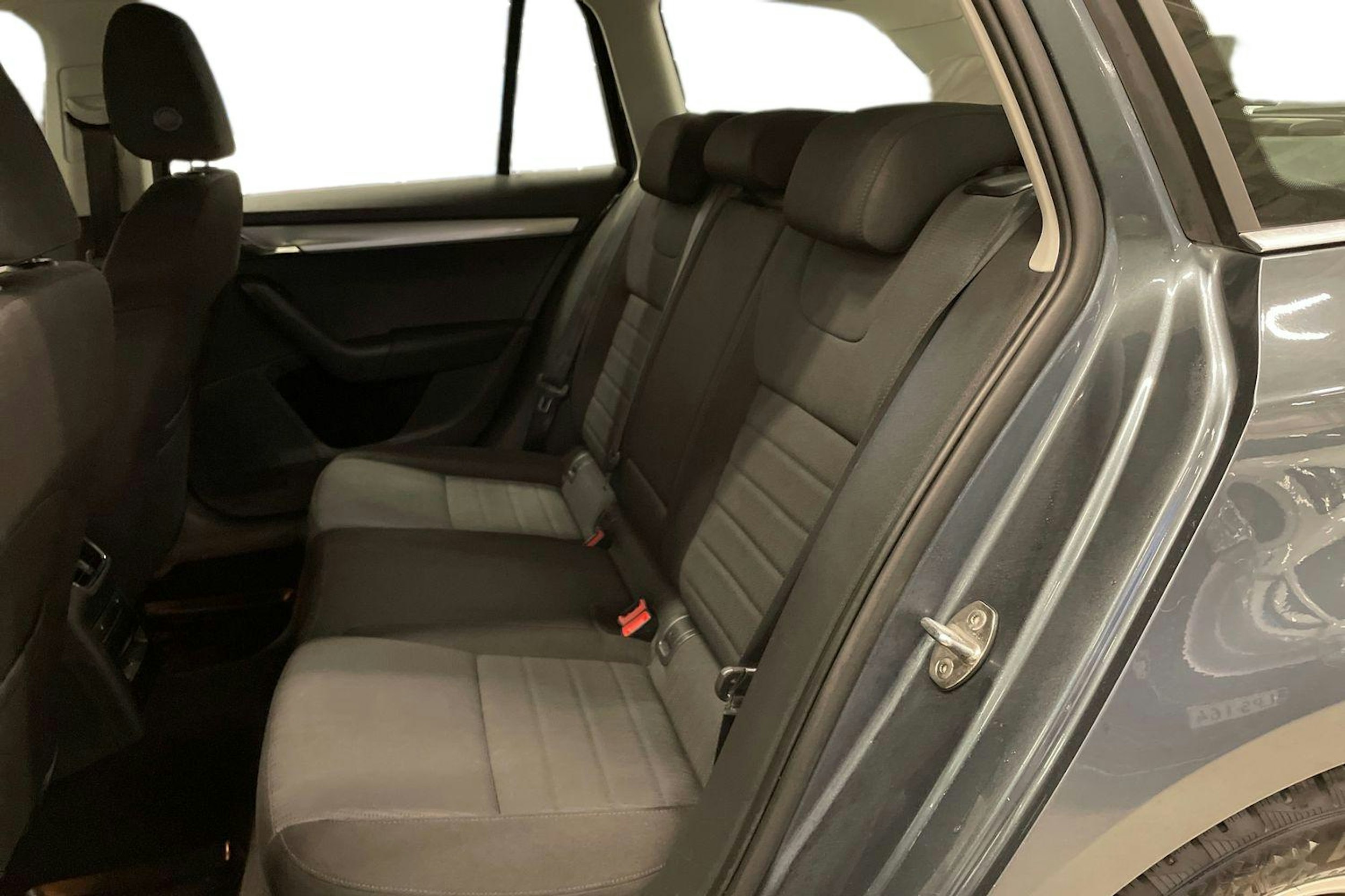 met. harmaa Skoda Octavia 2014 kuva 10.