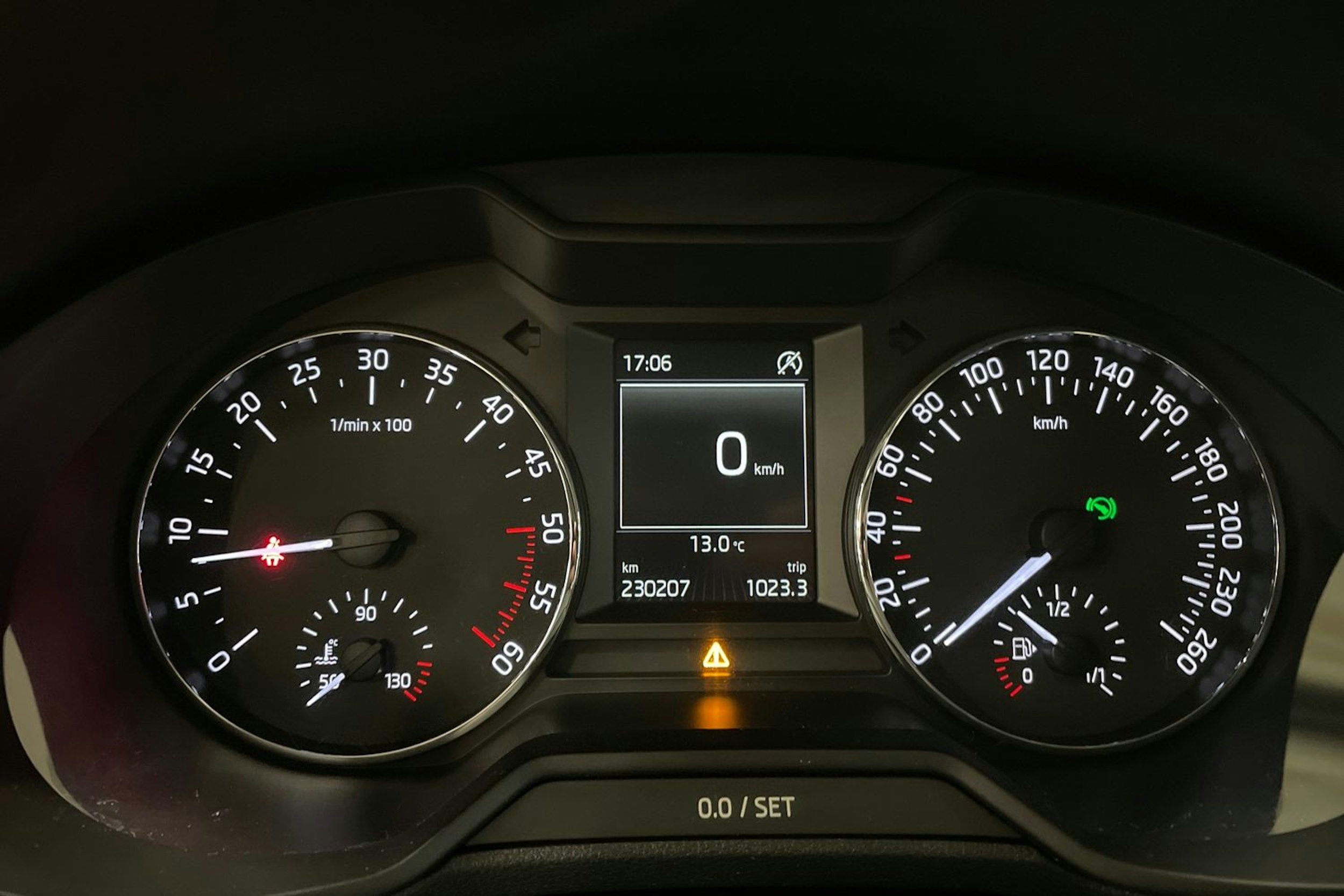 met. harmaa Skoda Octavia 2014 kuva 18.