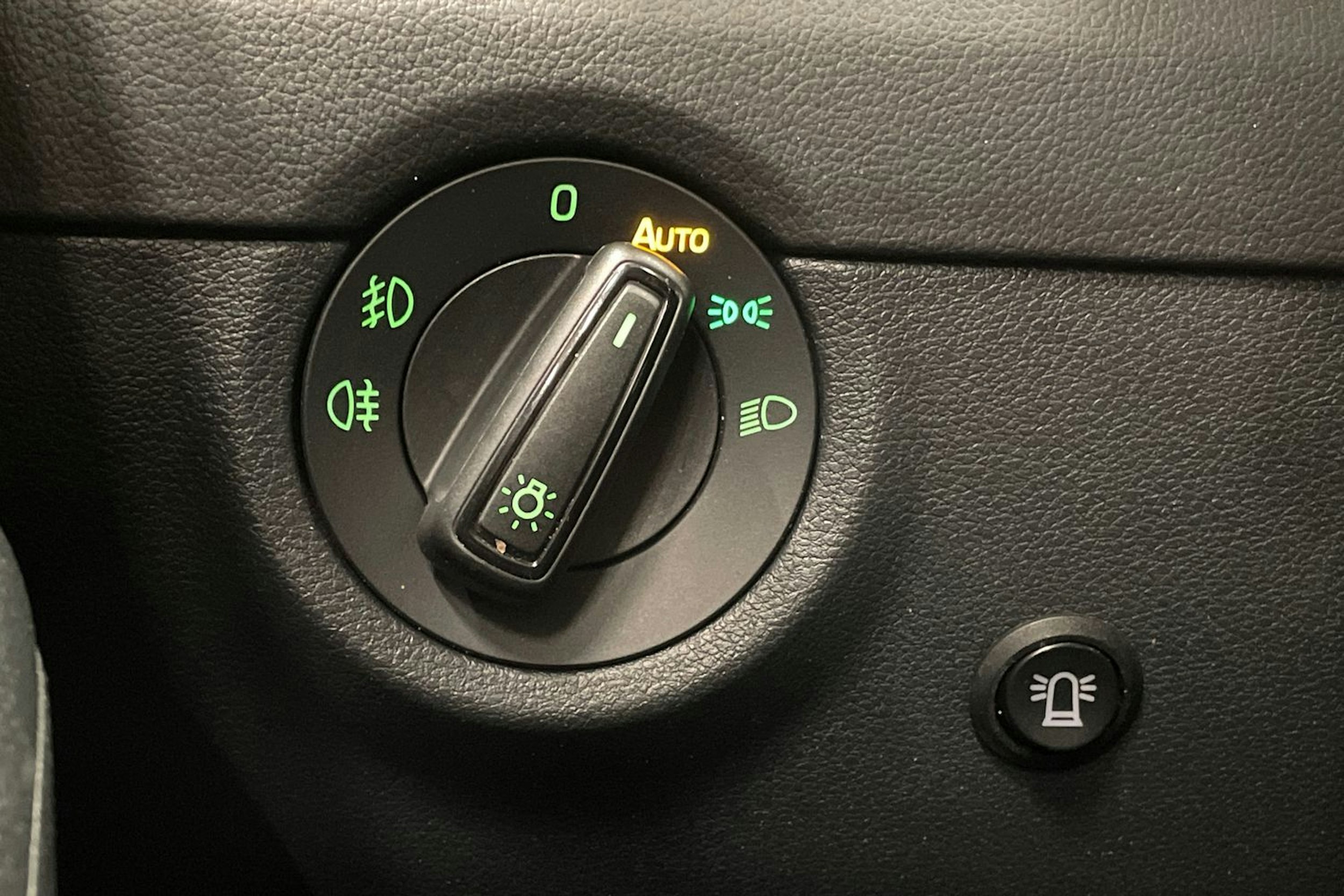 met. harmaa Skoda Octavia 2014 kuva 19.