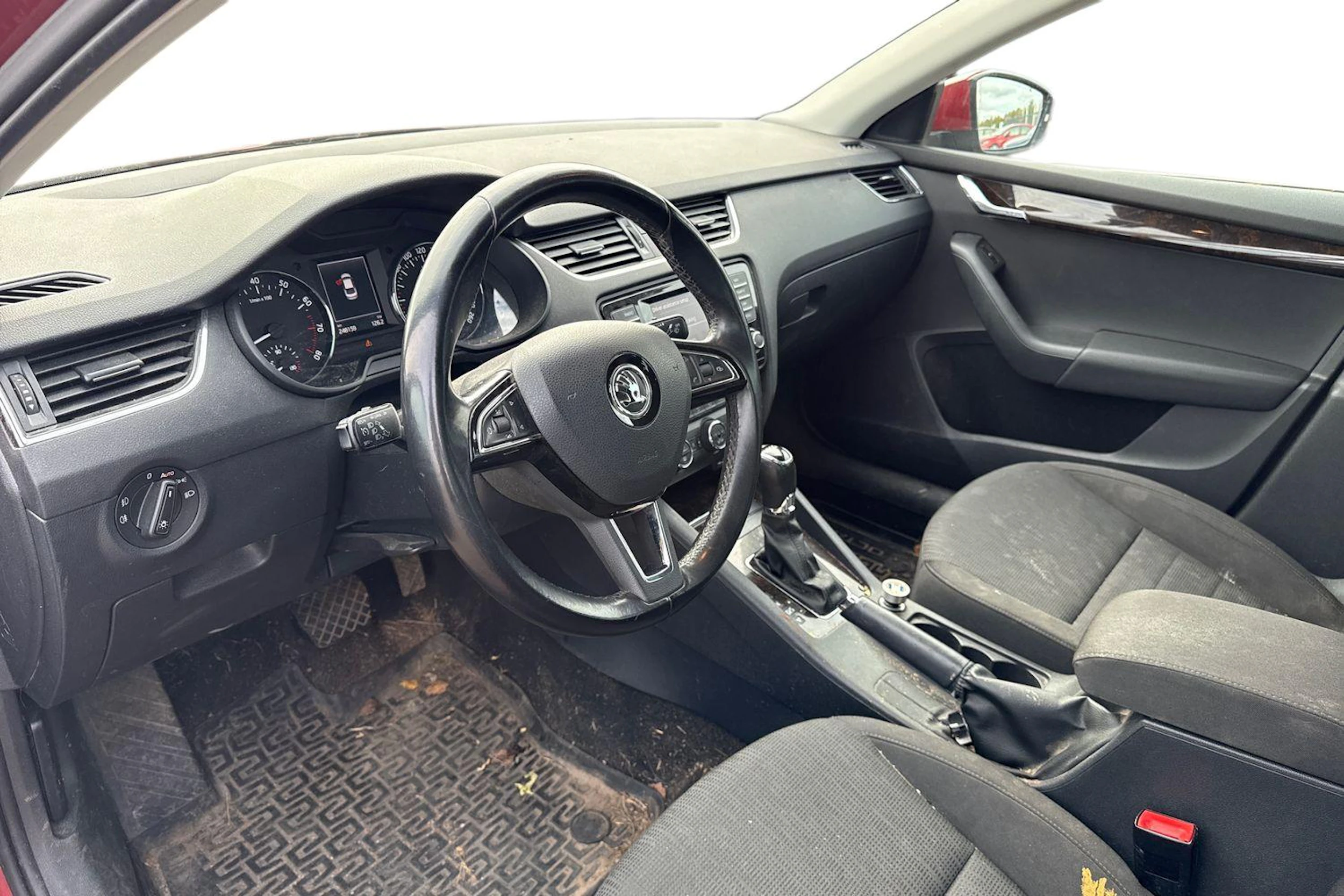 punainen Skoda Octavia 2014 kuva 3.