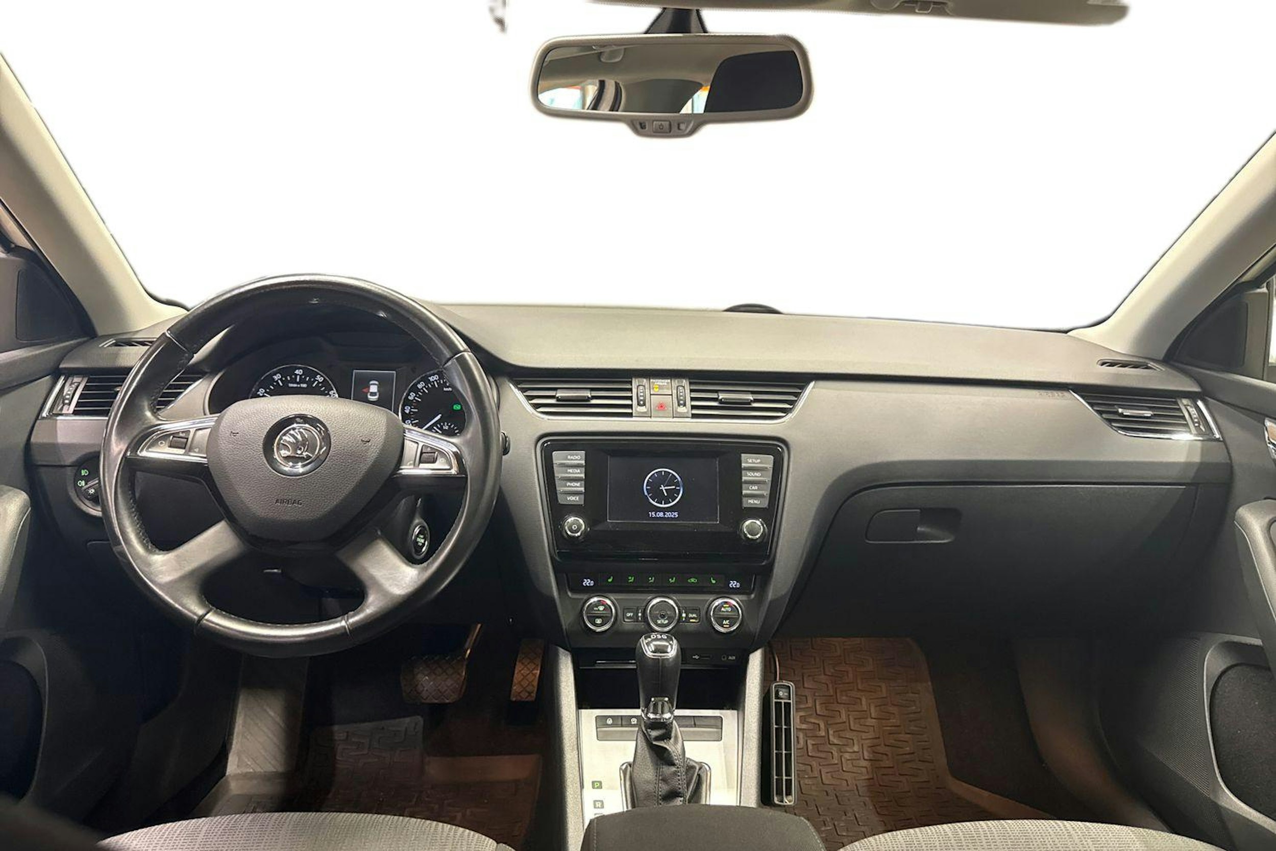 valkoinen Skoda Octavia 2014 kuva 9.