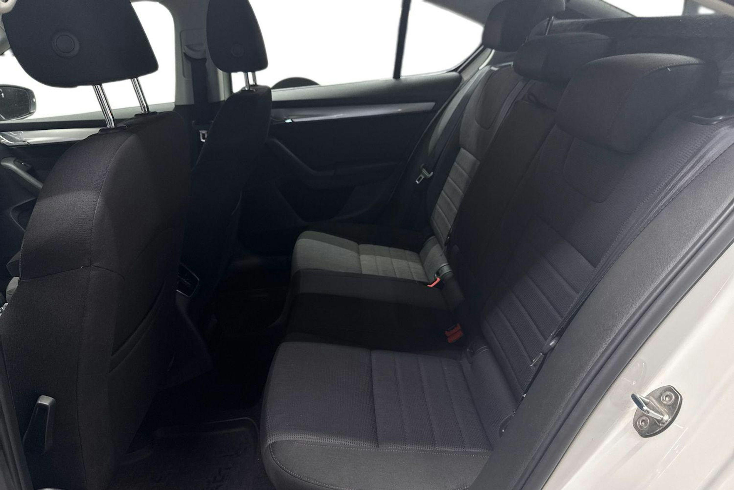 valkoinen Skoda Octavia 2014 kuva 10.