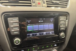 valkoinen Skoda Octavia 2014 kuva 16.