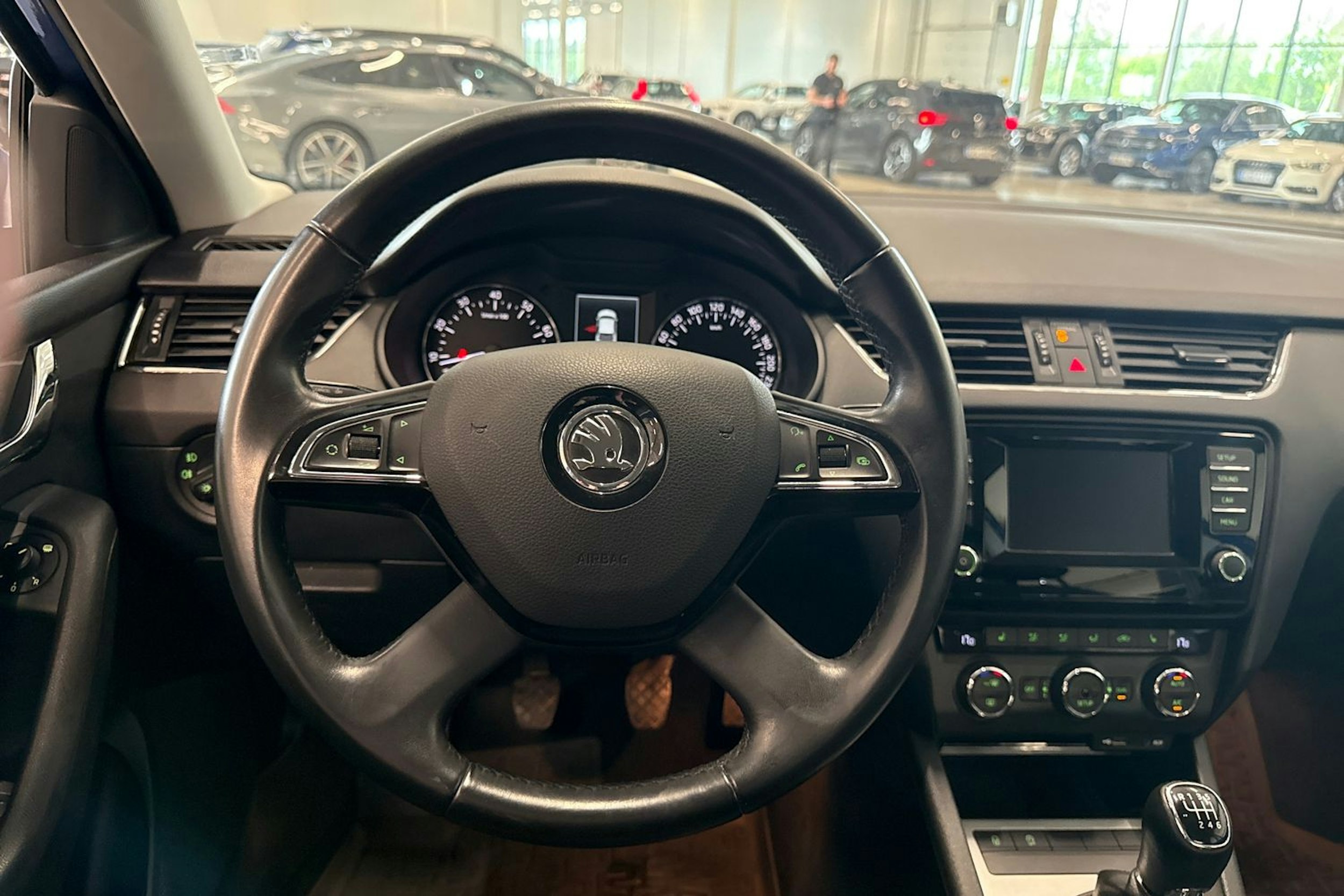 sininen Skoda Octavia 2014 kuva 14.