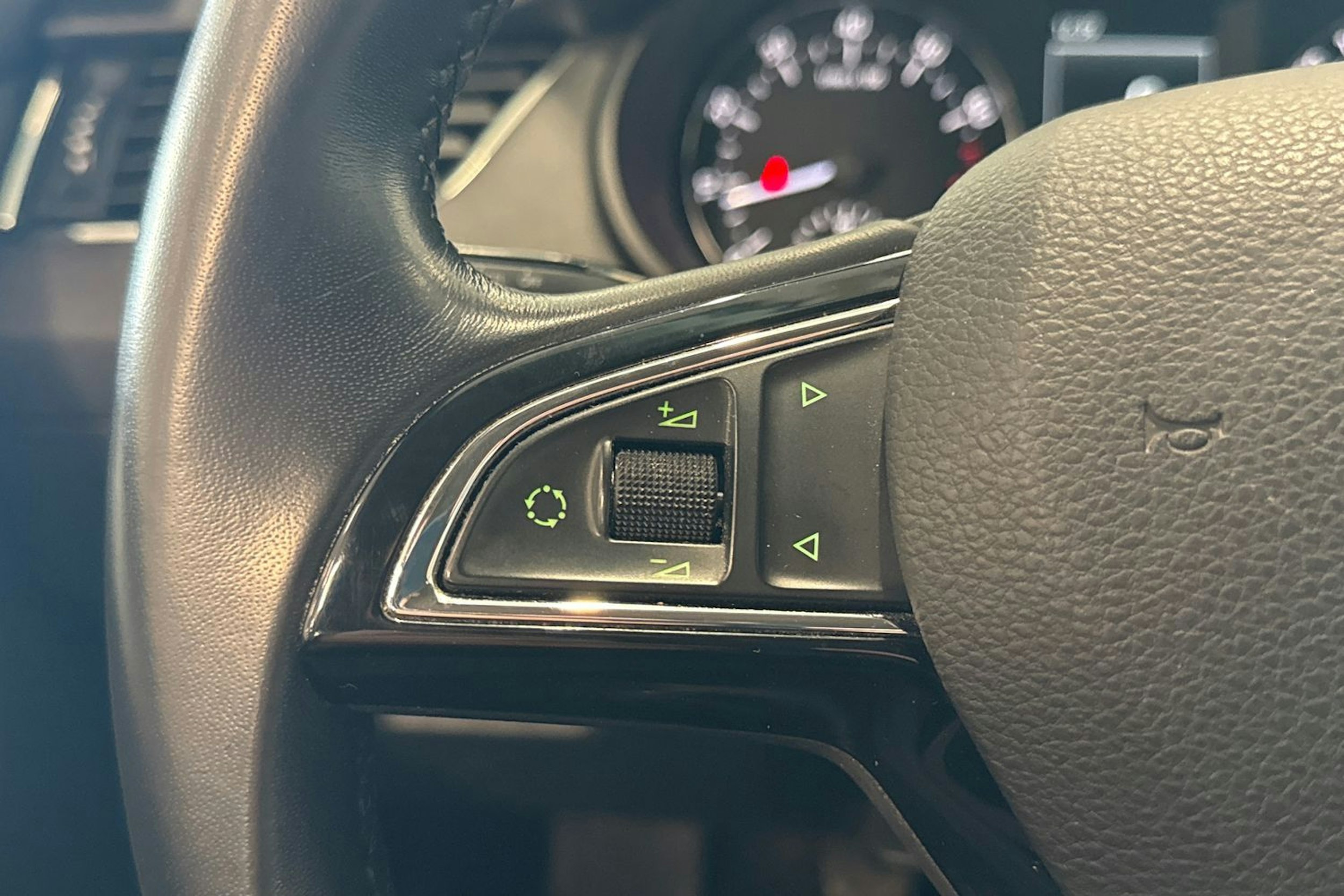 sininen Skoda Octavia 2014 kuva 15.