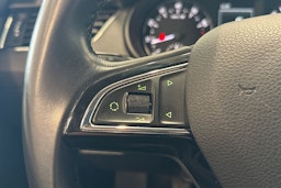 sininen Skoda Octavia 2014 kuva 15.
