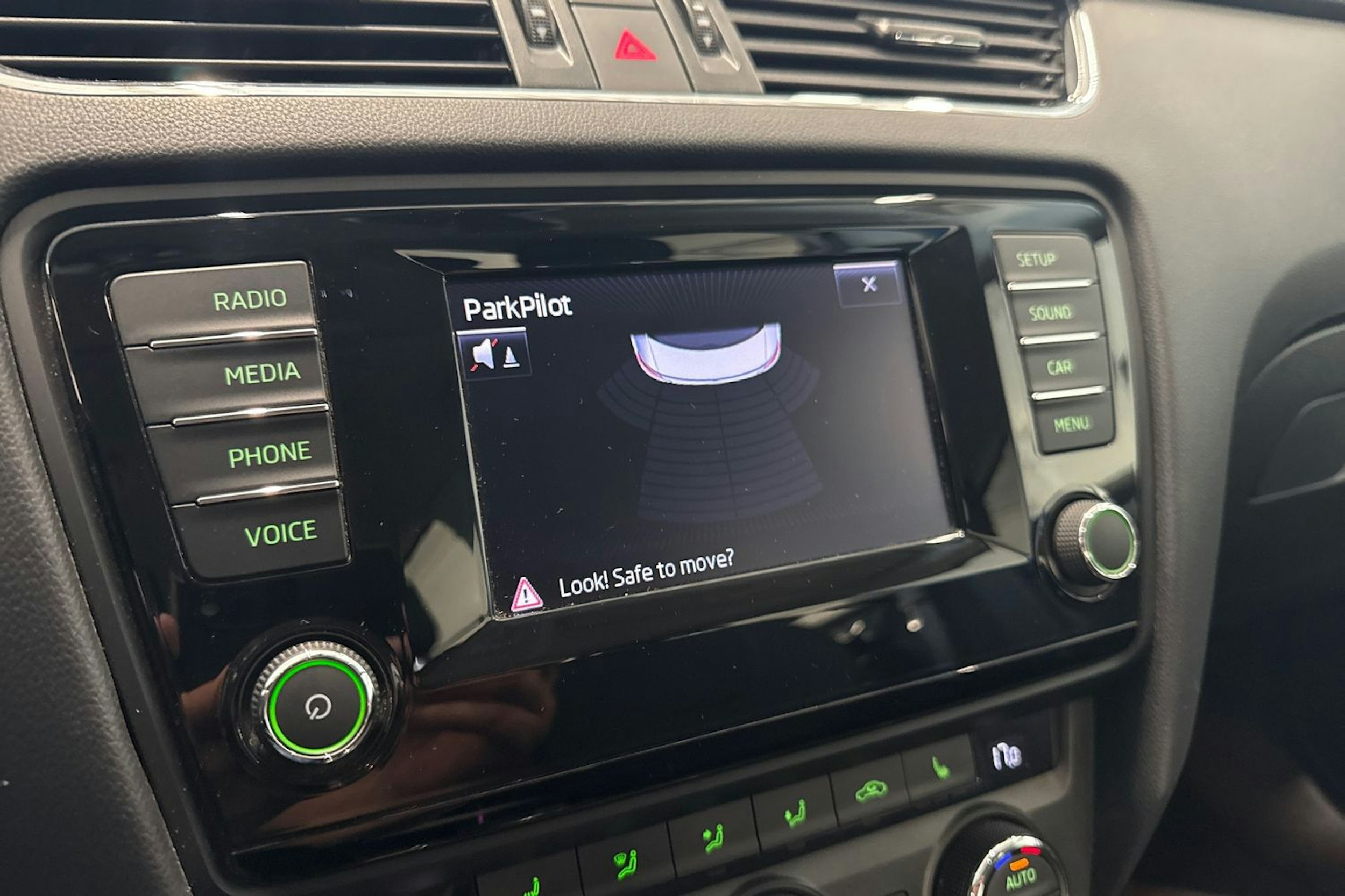 sininen Skoda Octavia 2014 kuva 20.