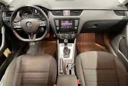 Musta Skoda OCTAVIA 2014 kuva 9.
